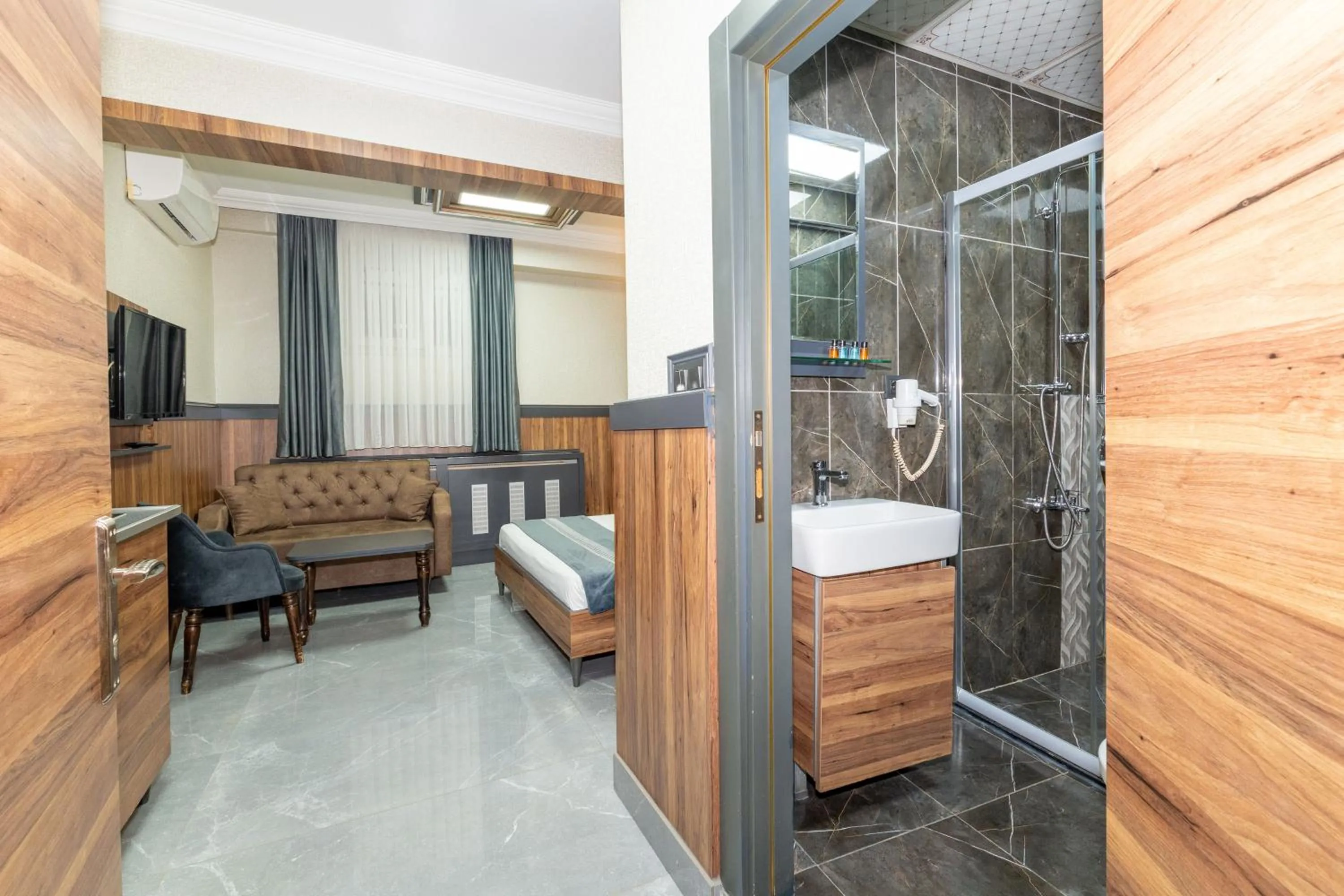 Shower in La Serena Taxim Hotel