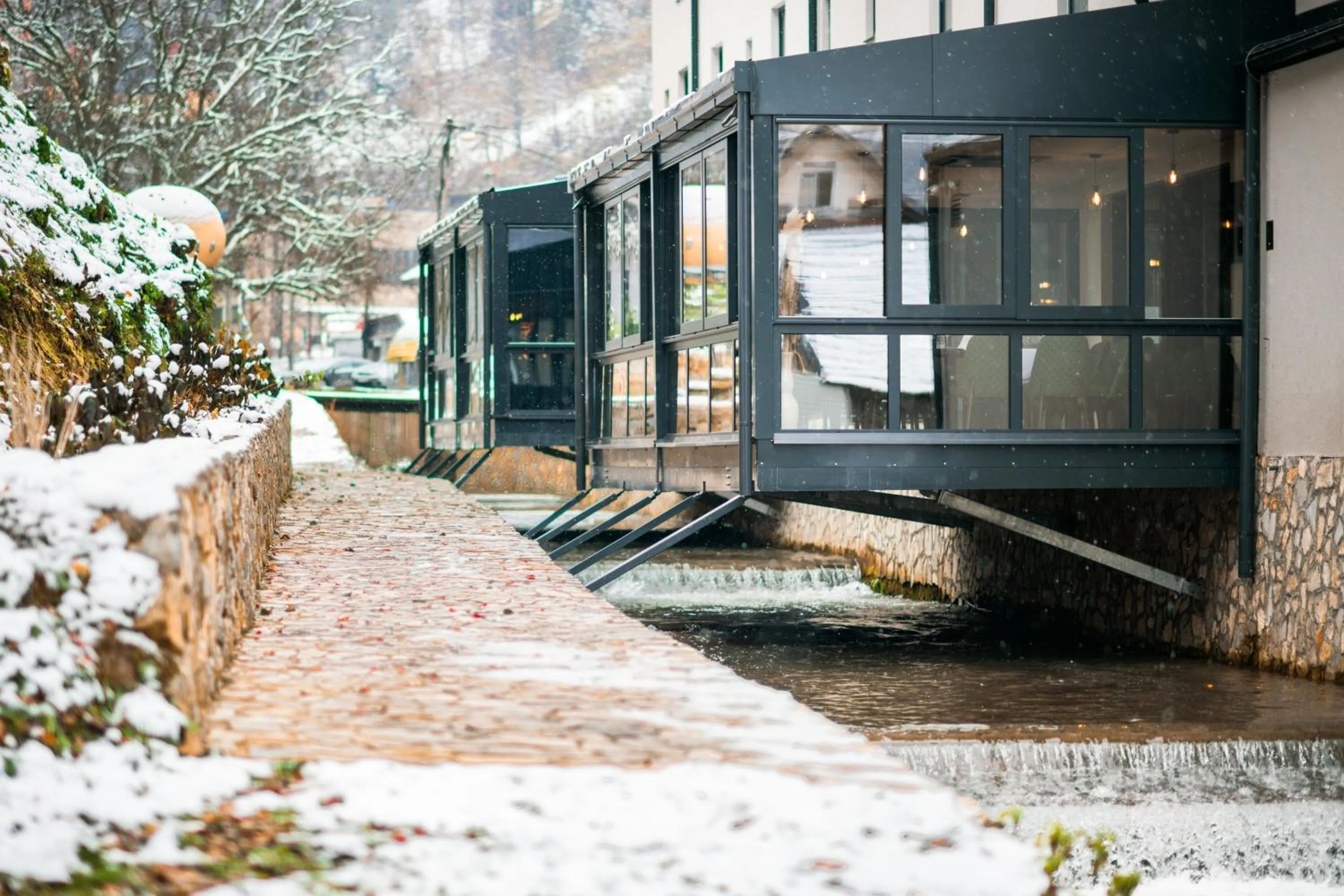 Restaurant/places to eat in Hotel Adriale