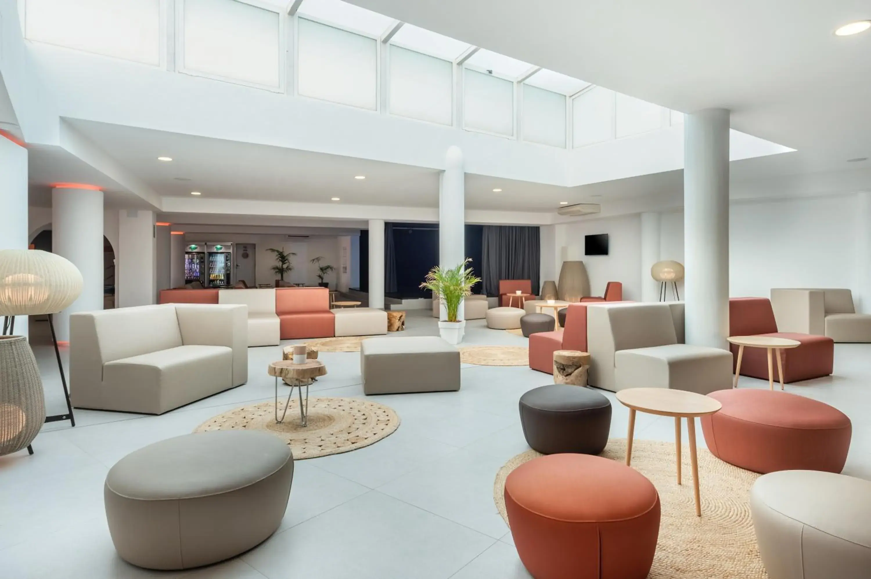 Lounge or bar in Hotel Vibra Mare Nostrum Lounge or bar in Hotel Vibra Mare Nostrum