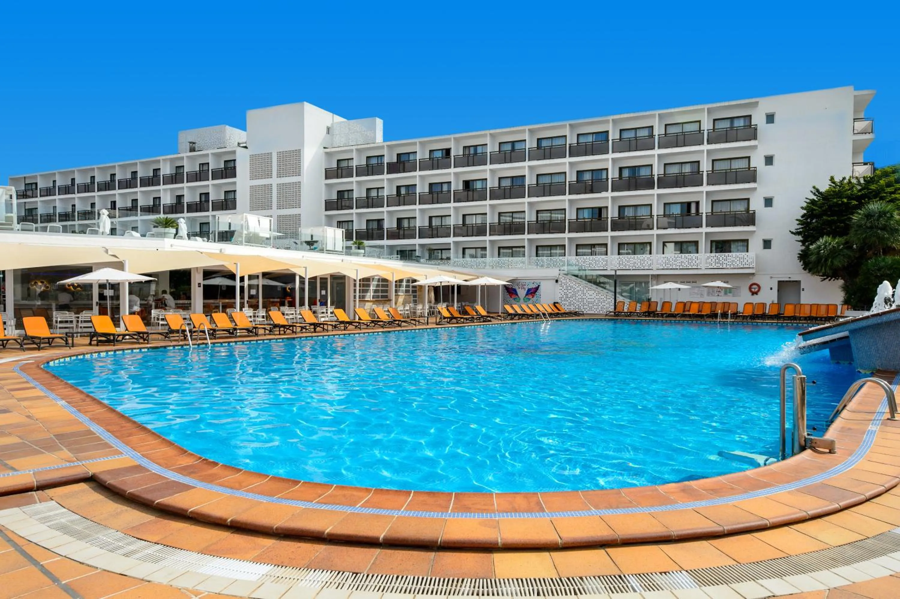 Swimming pool in Hotel Vibra Mare Nostrum