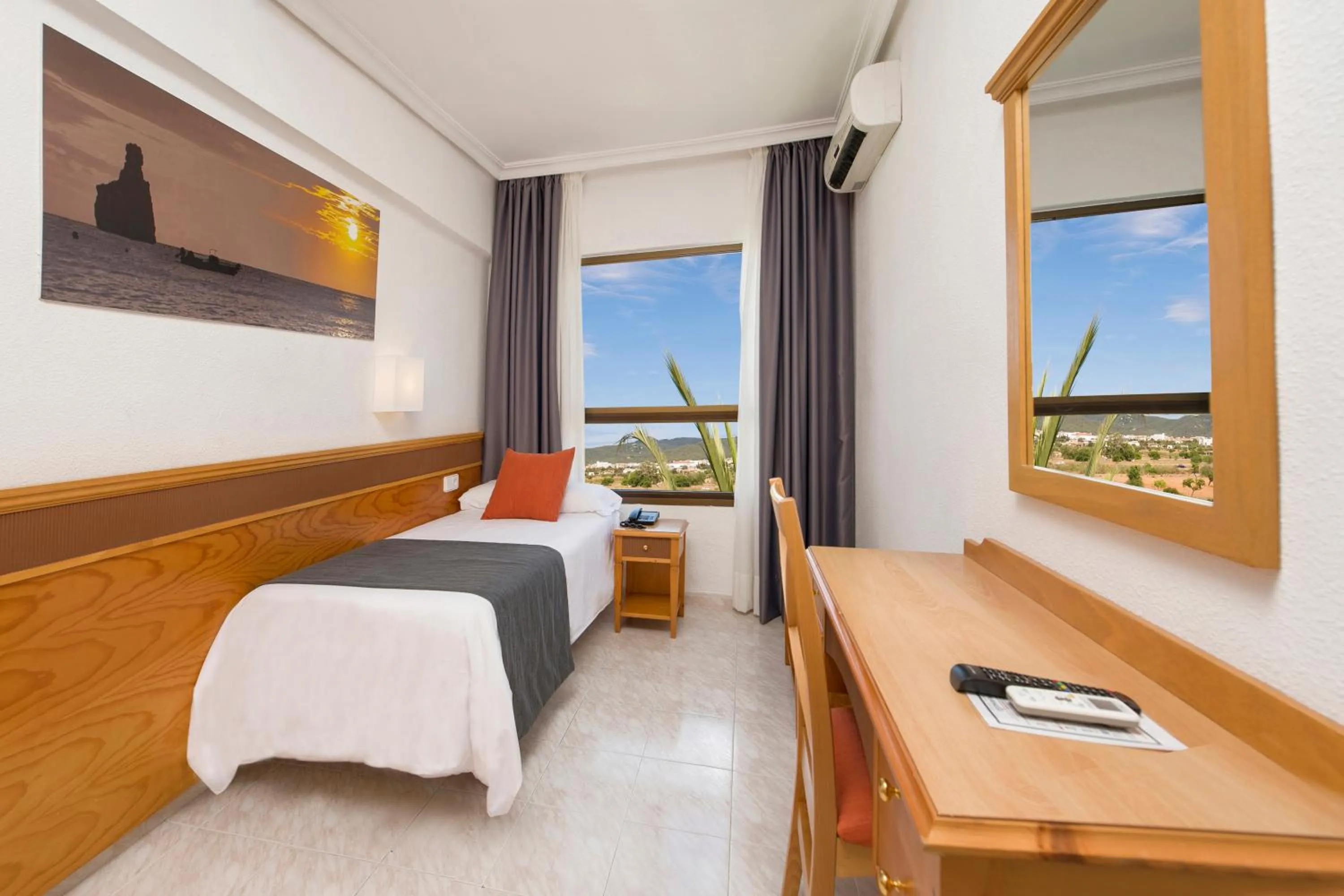 Bedroom, Bed in Hotel Vibra Mare Nostrum