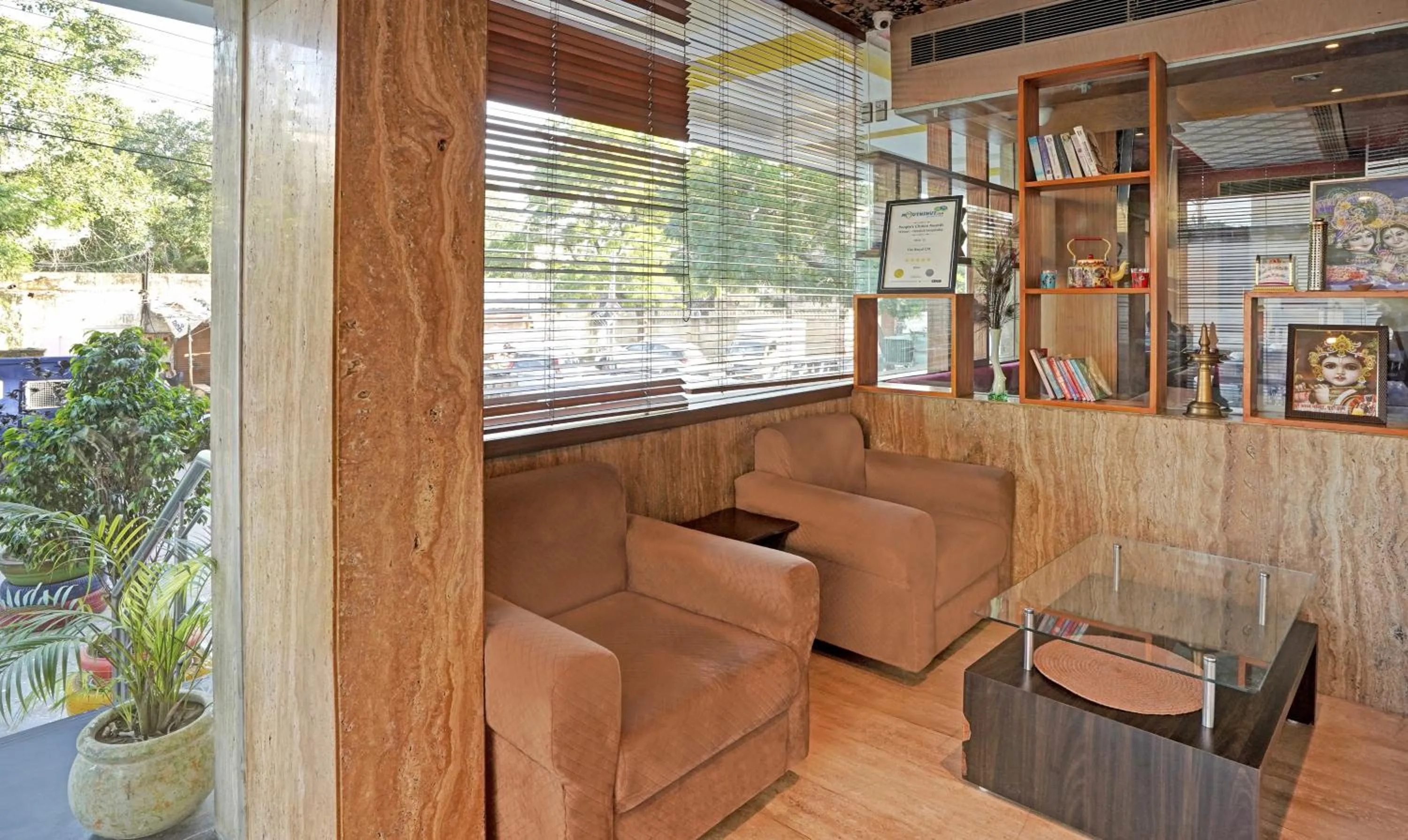 Seating area in Treebo Royal Cm - City Center