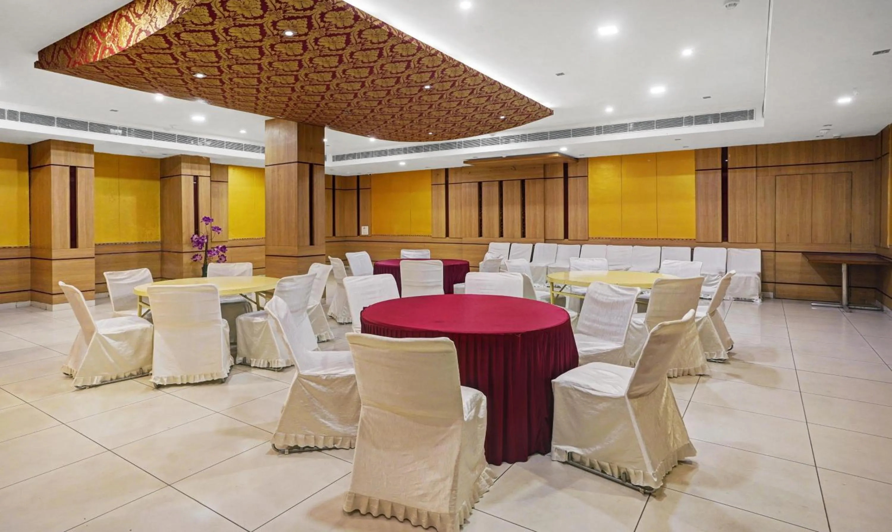 Banquet/Function facilities in Treebo Royal Cm - City Center