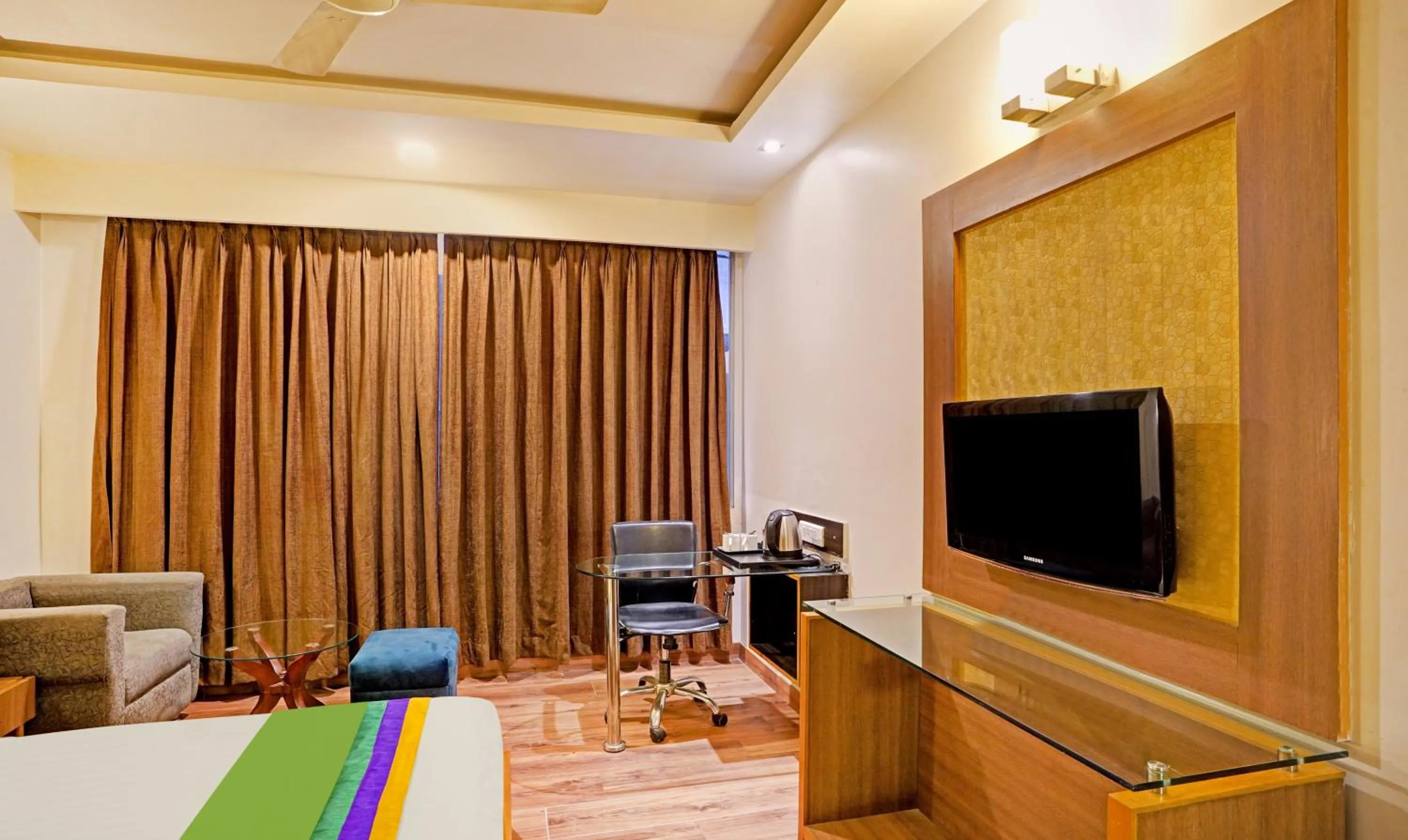 Bedroom, Bed in Treebo Royal Cm - City Center