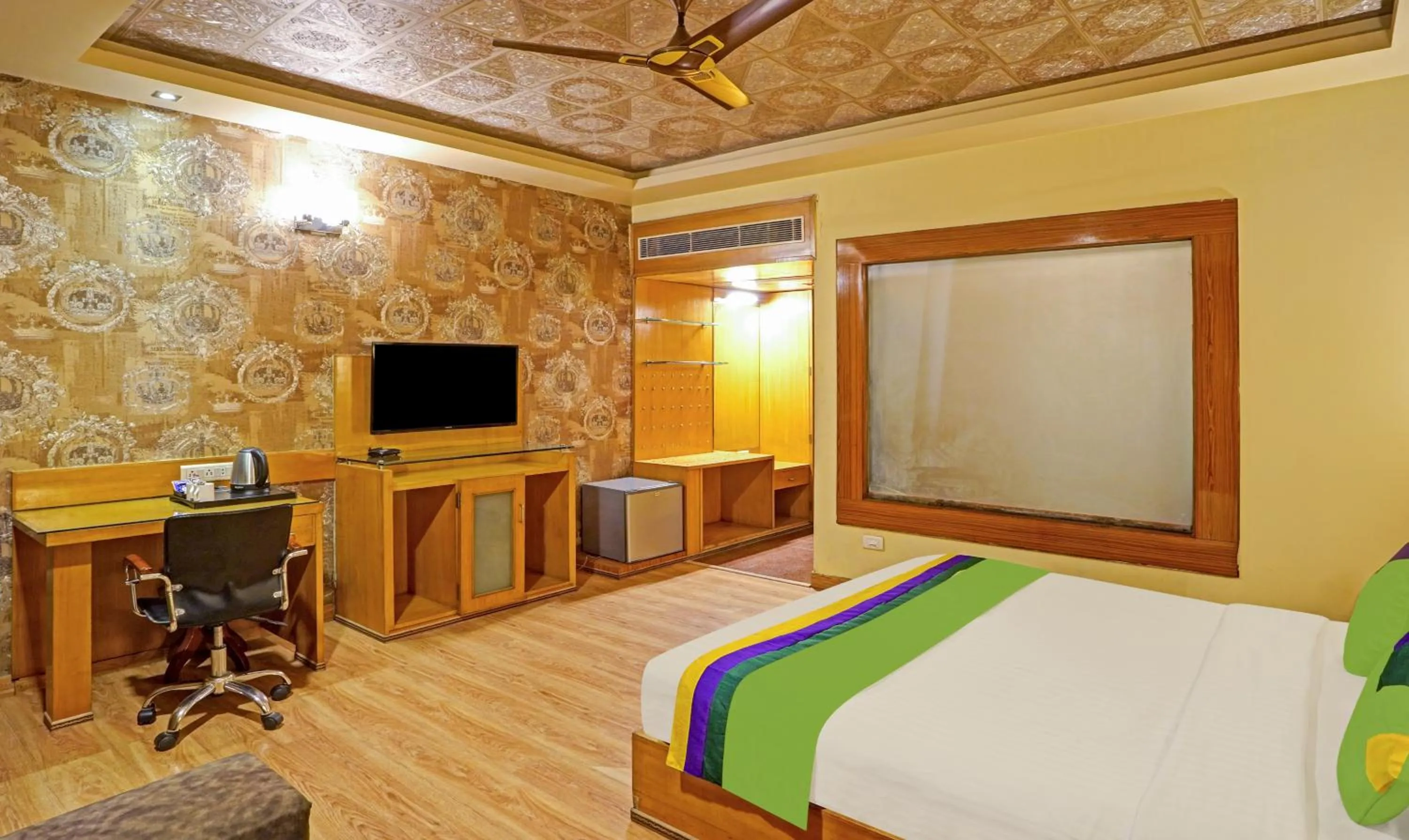 Bedroom, Bed in Treebo Royal Cm - City Center