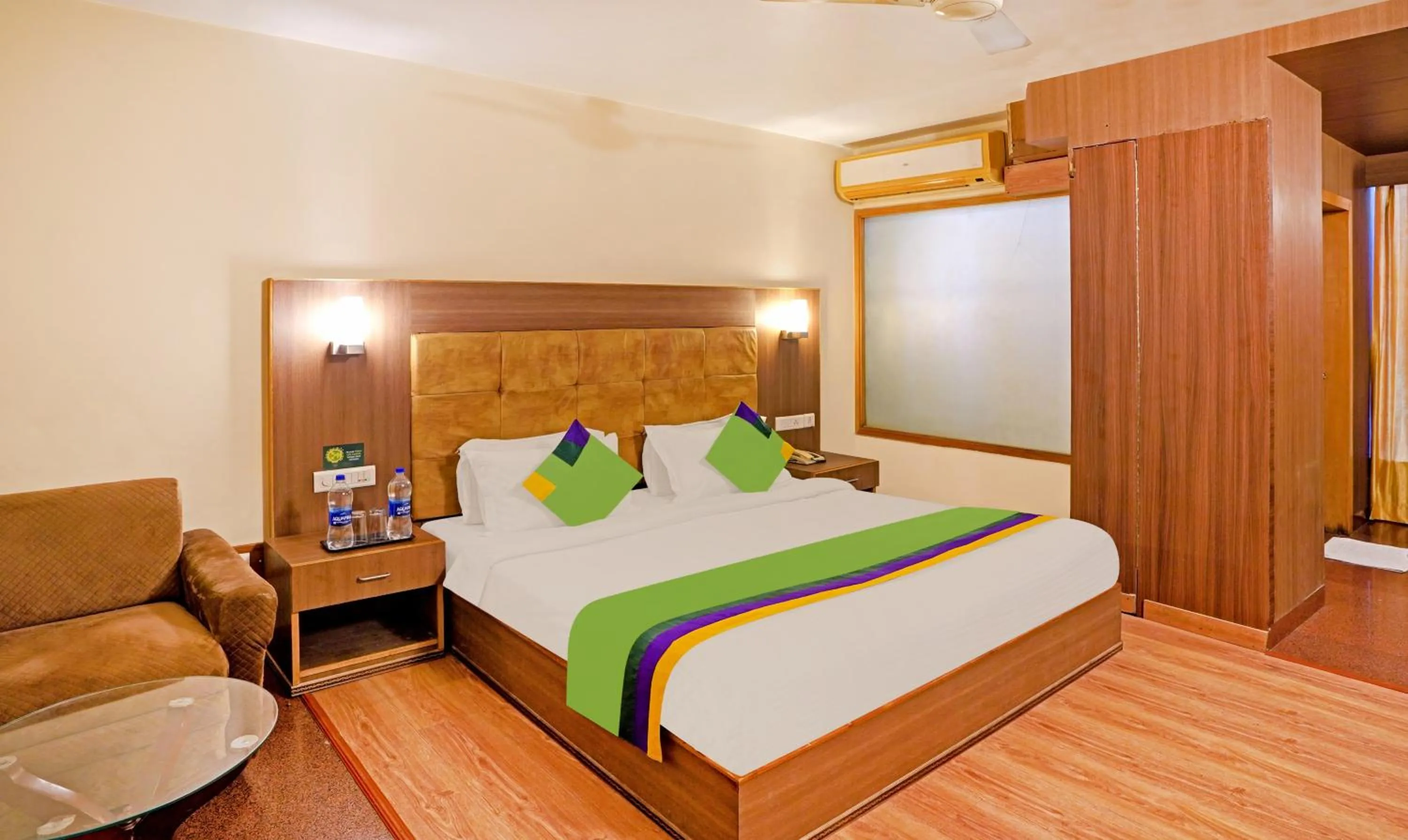 Bedroom, Bed in Treebo Royal Cm - City Center