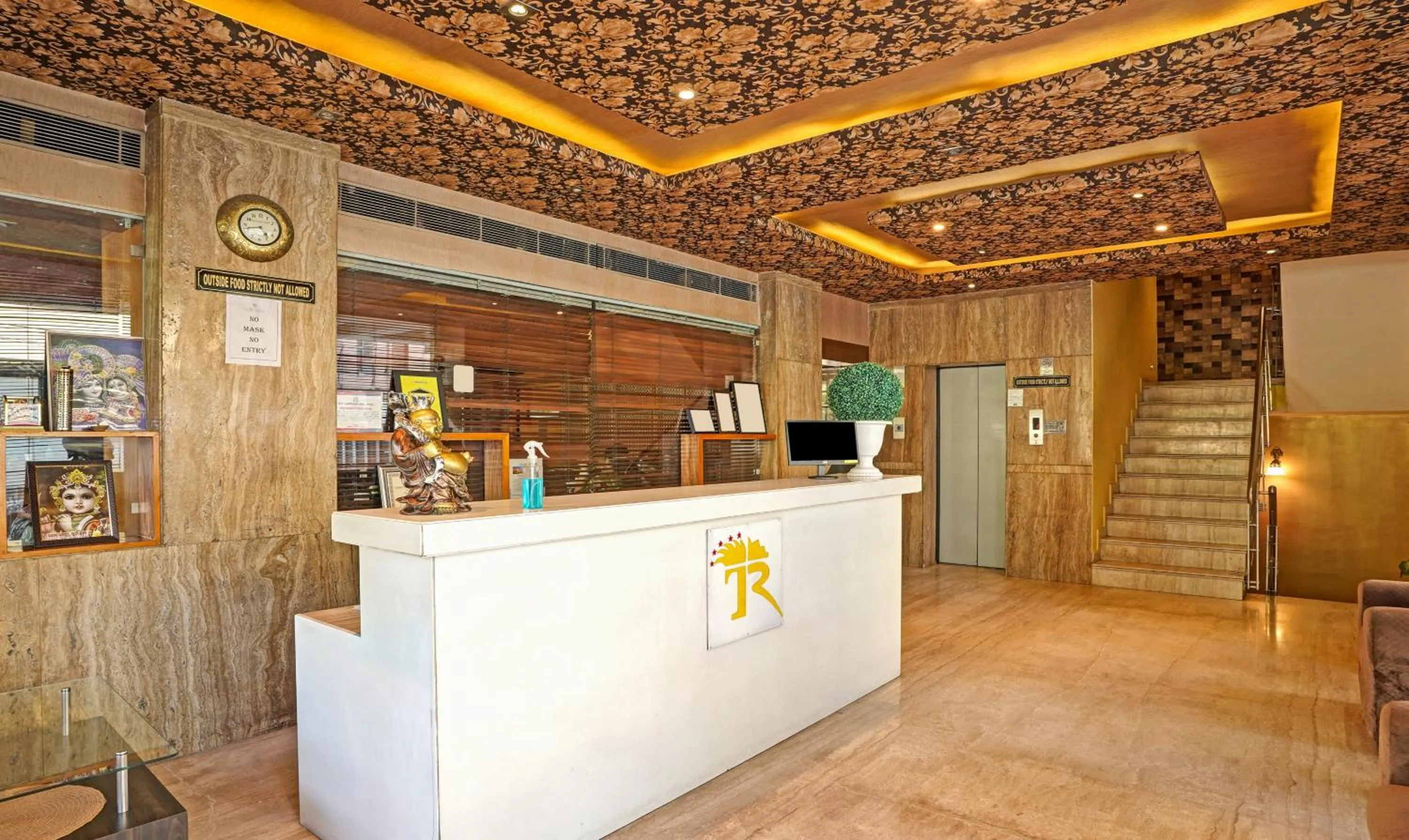 Lobby or reception in Treebo Royal Cm - City Center