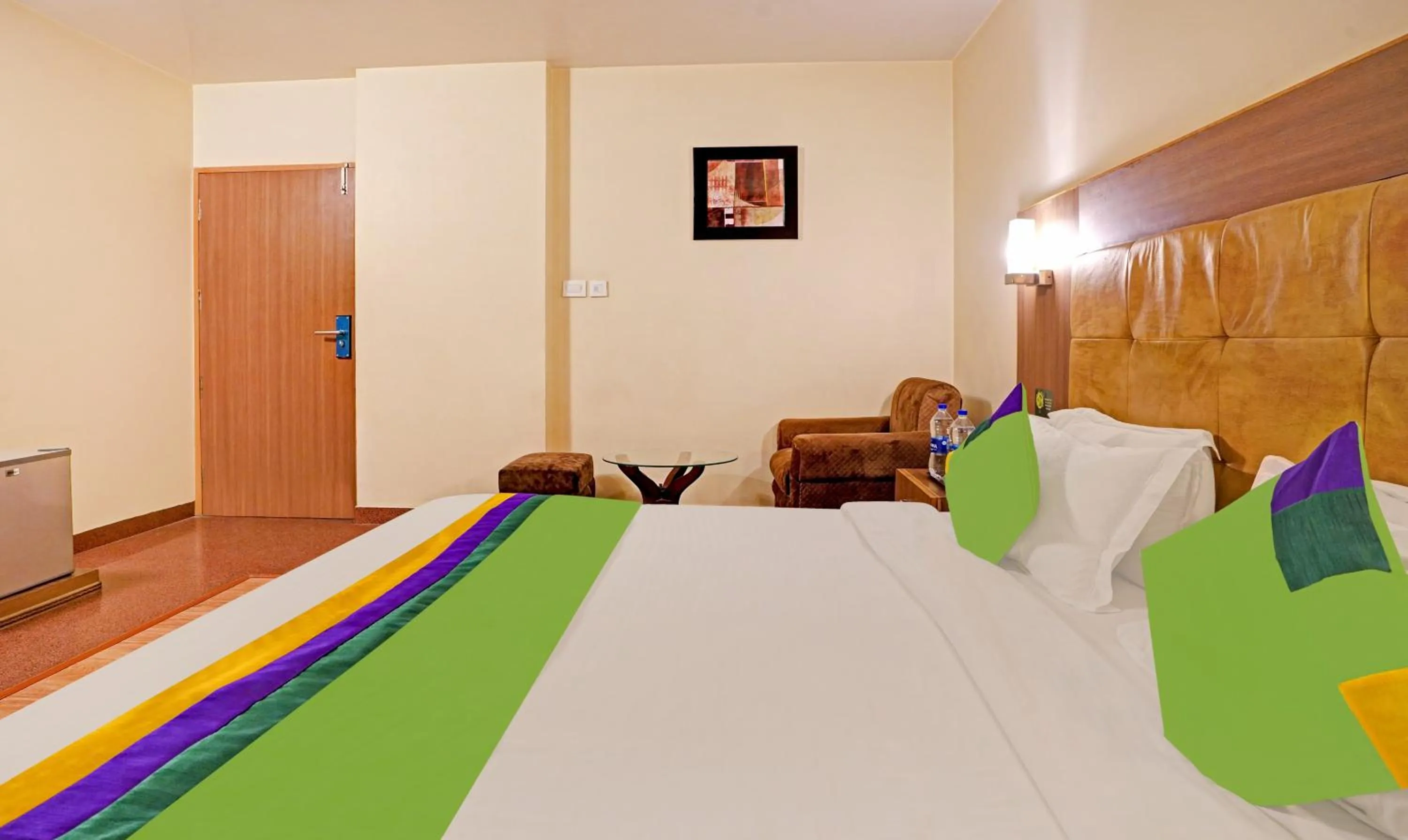 Bedroom, Bed in Treebo Royal Cm - City Center