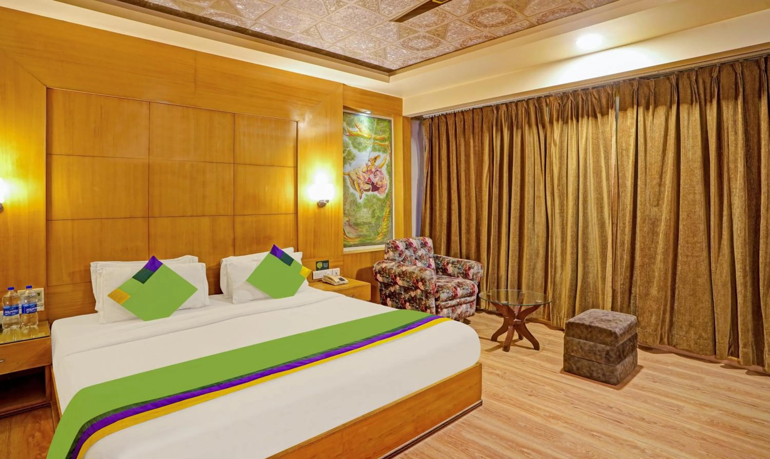 Bedroom, Bed in Treebo Royal Cm - City Center