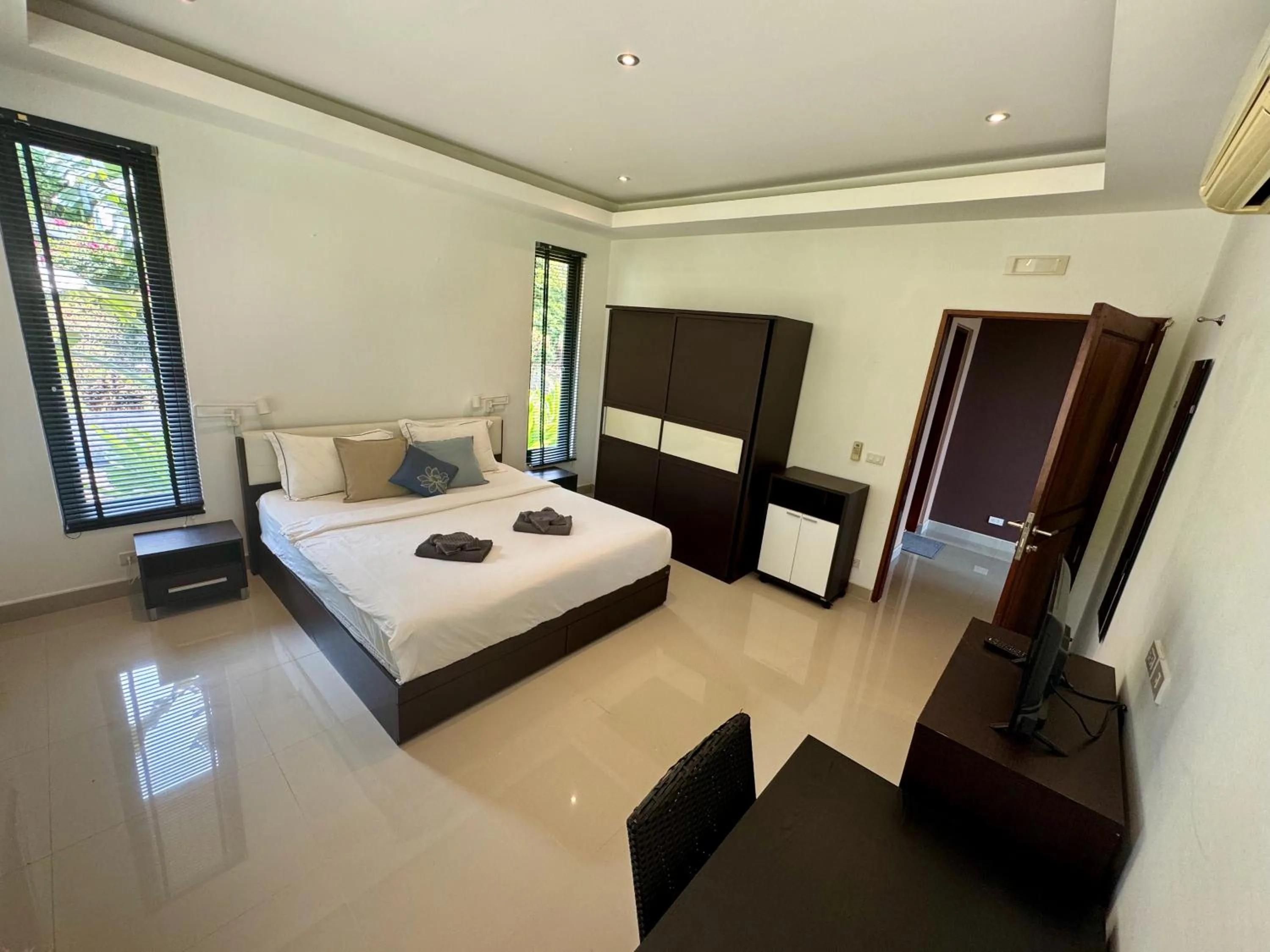 Bed in The Carma - stylish and luxury sea view pool villa