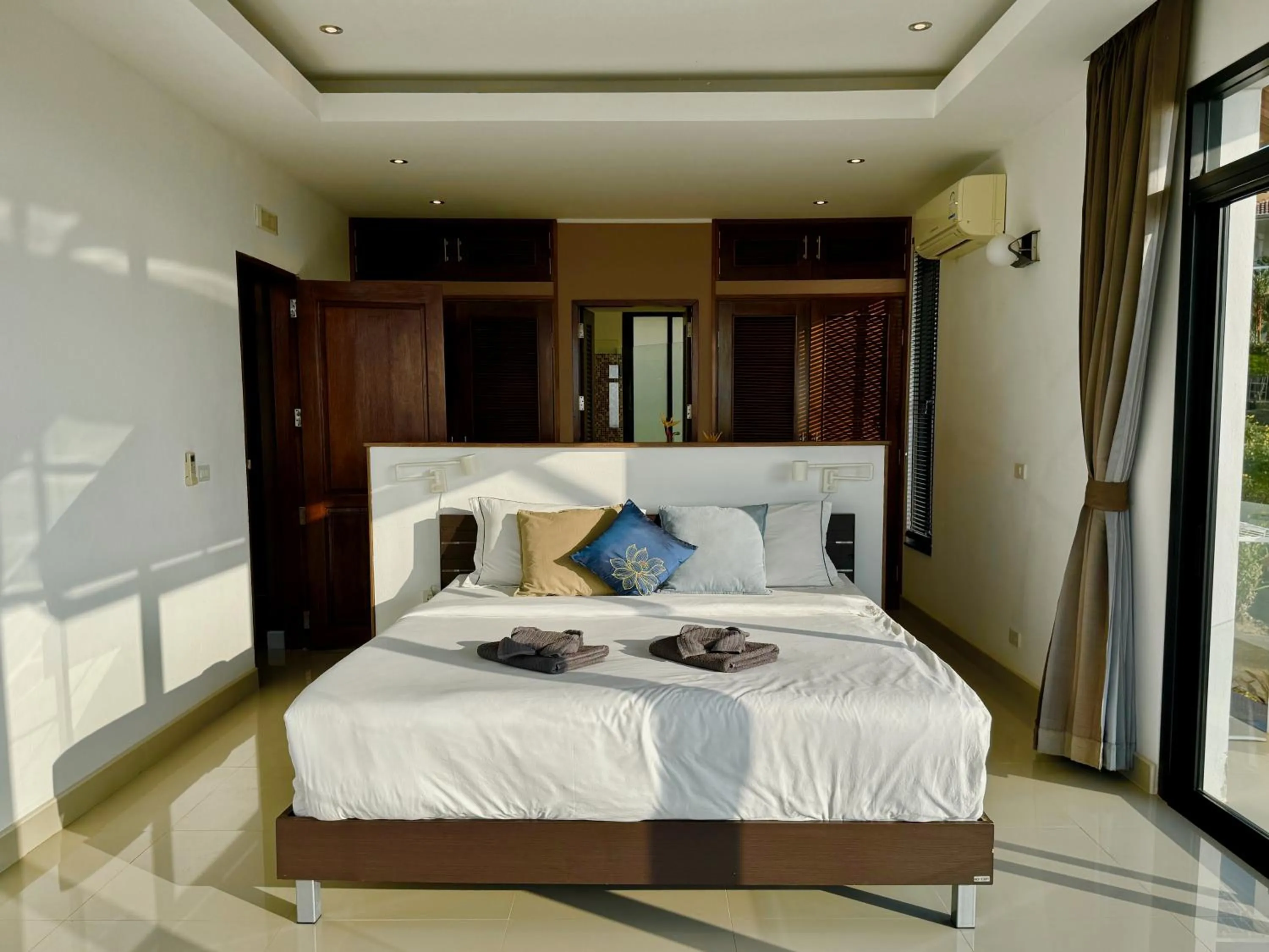 Bed in The Carma - stylish and luxury sea view pool villa