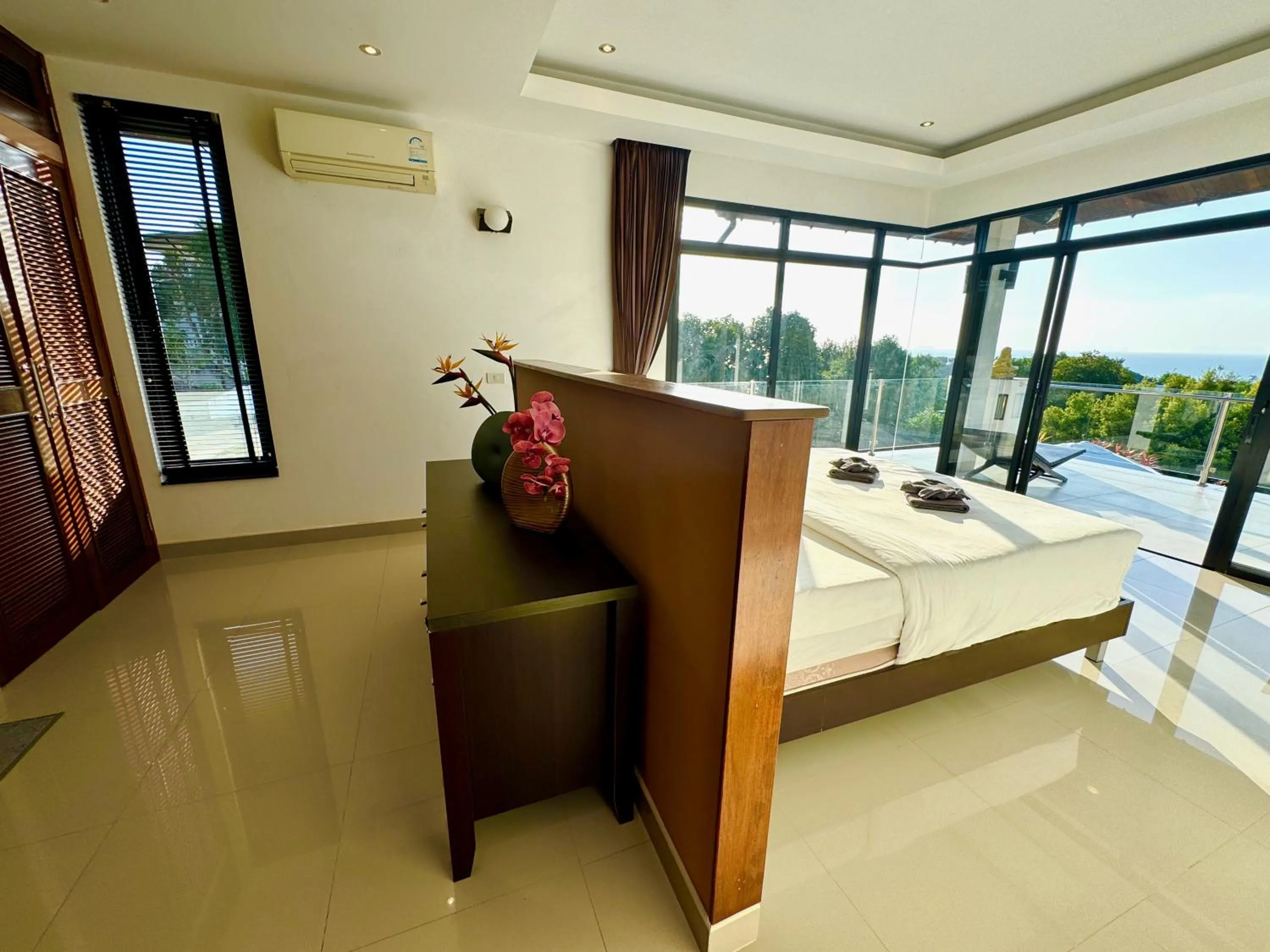 Bed in The Carma - stylish and luxury sea view pool villa