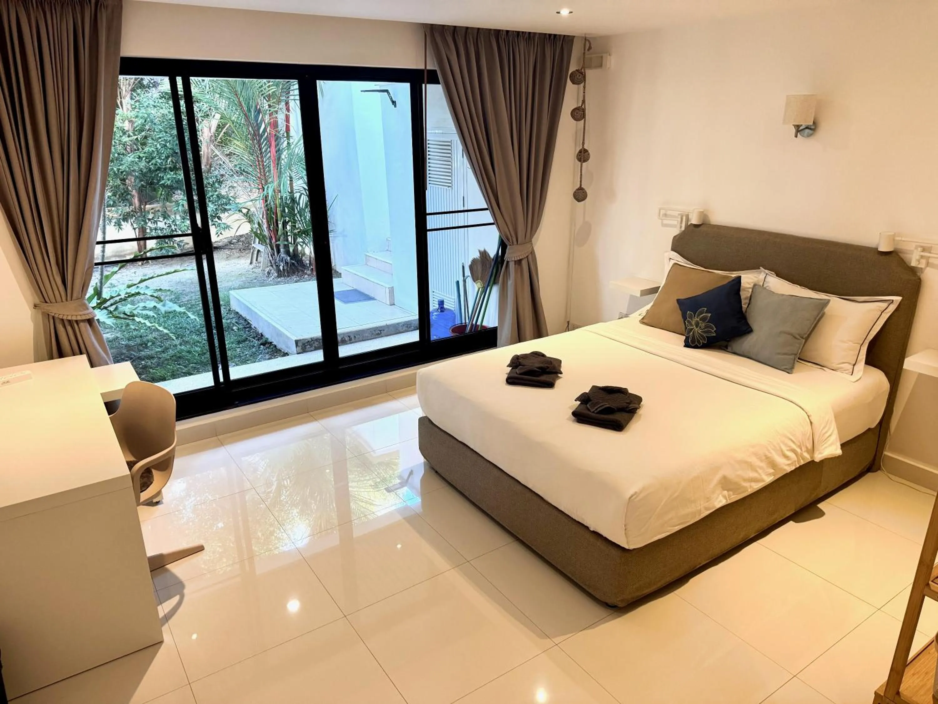 Bed in The Carma - stylish and luxury sea view pool villa
