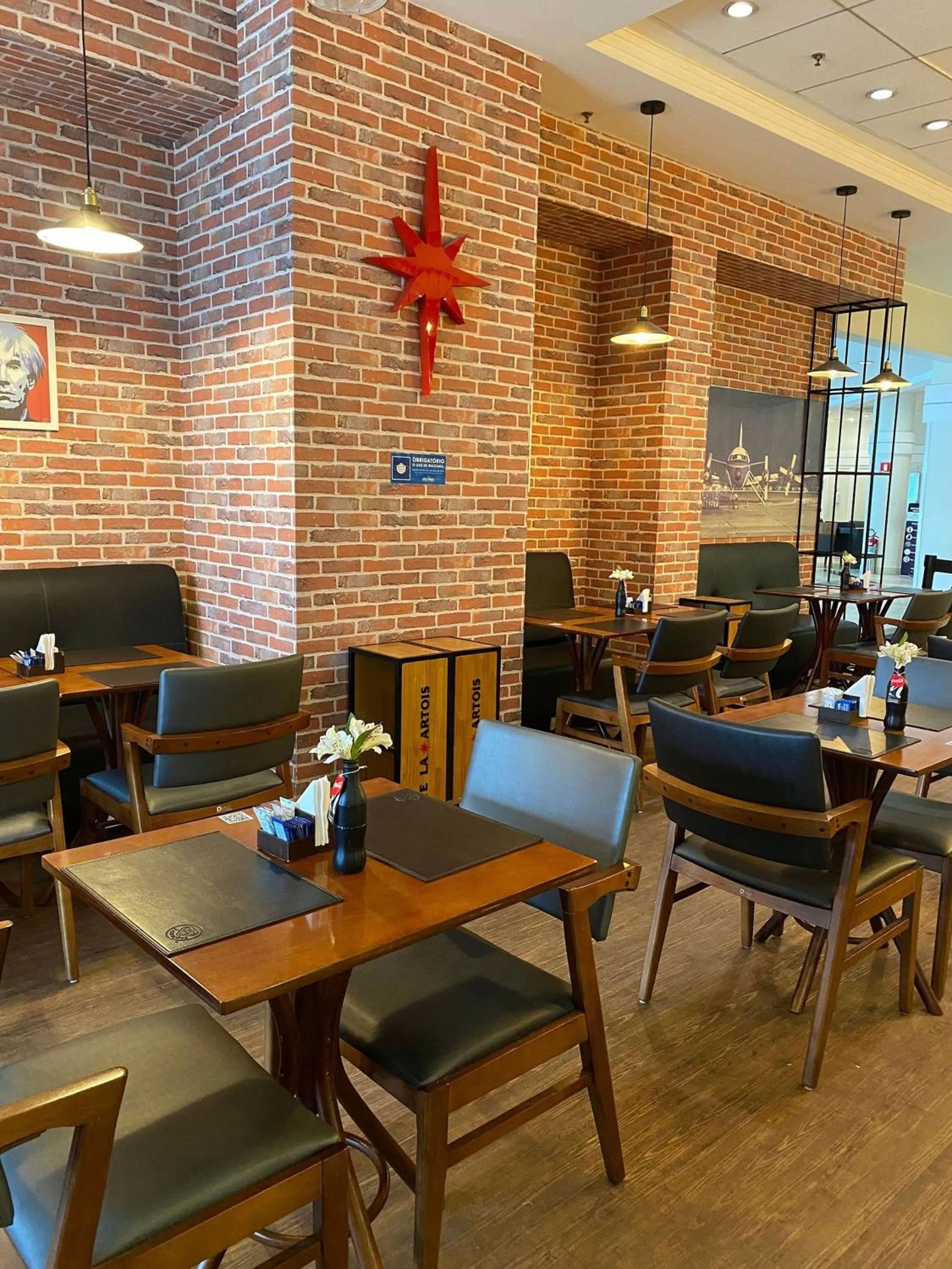 Restaurant/places to eat in Suite Flat Congonhas Duplo 1504