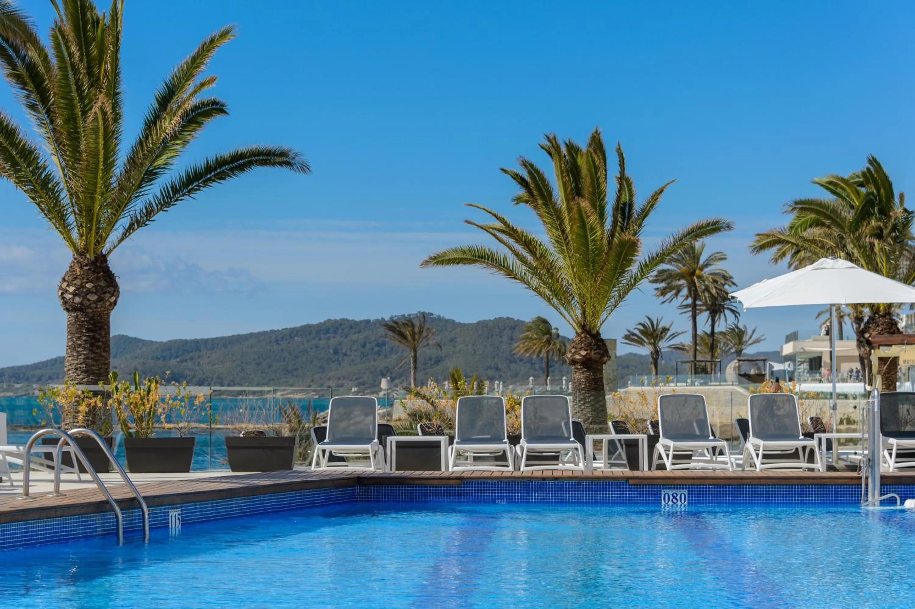 Swimming pool in Apartamentos Vibra Jabeque Dreams