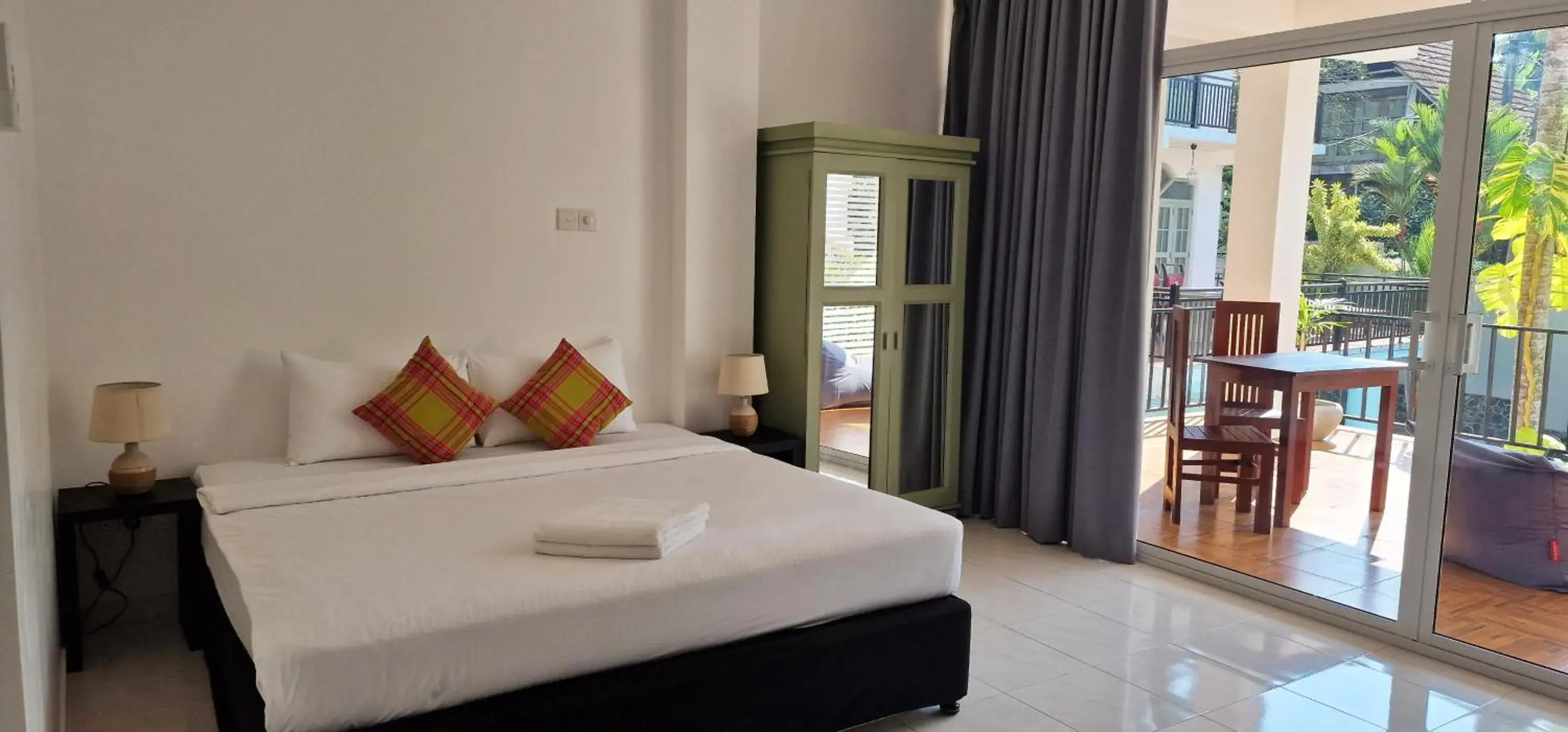 Deluxe Triple Room in Chill Hill Hikkaduwa Deluxe Triple Room in Chill Hill Hikkaduwa