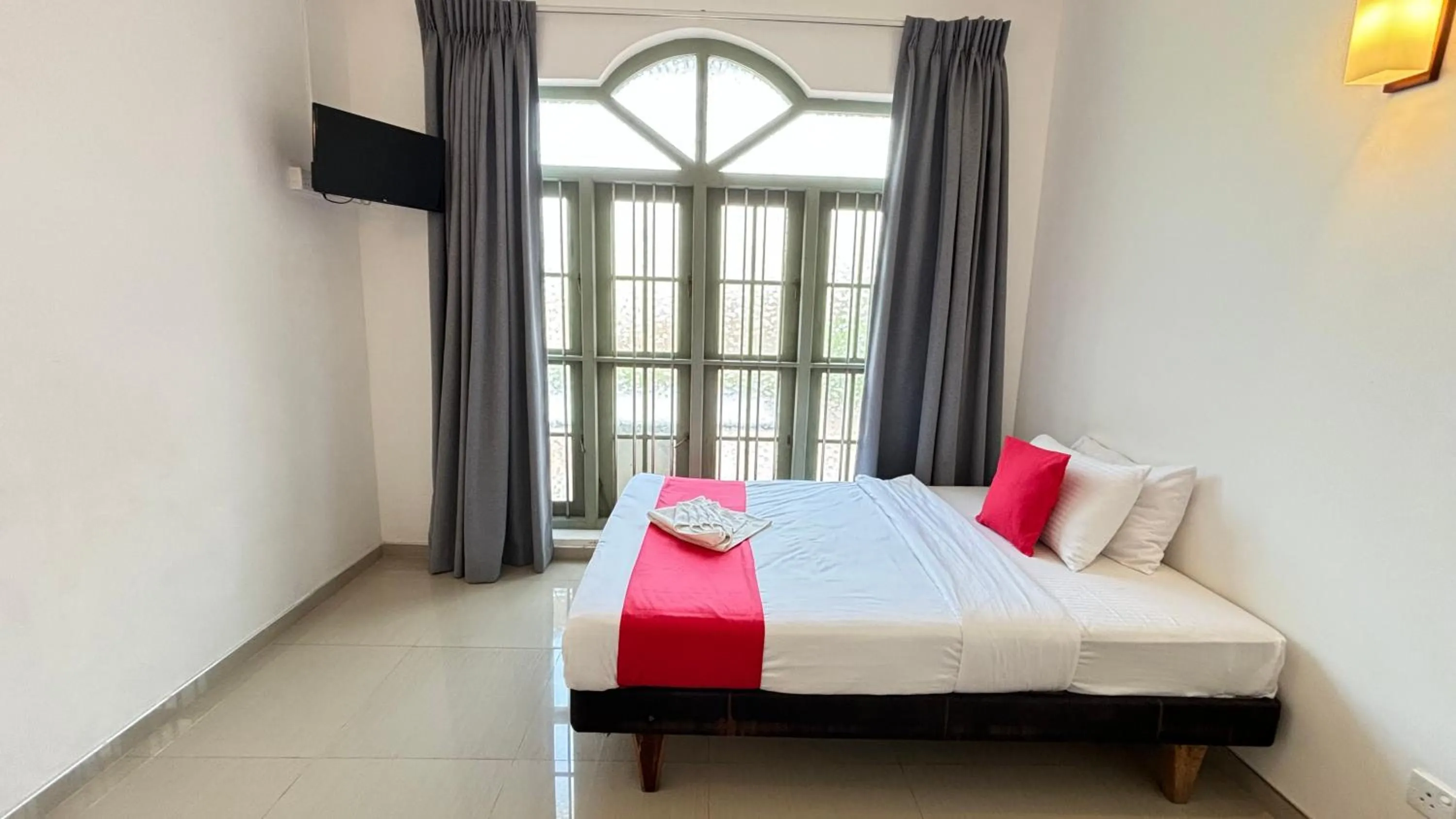 Bed in Chill Hill Hikkaduwa