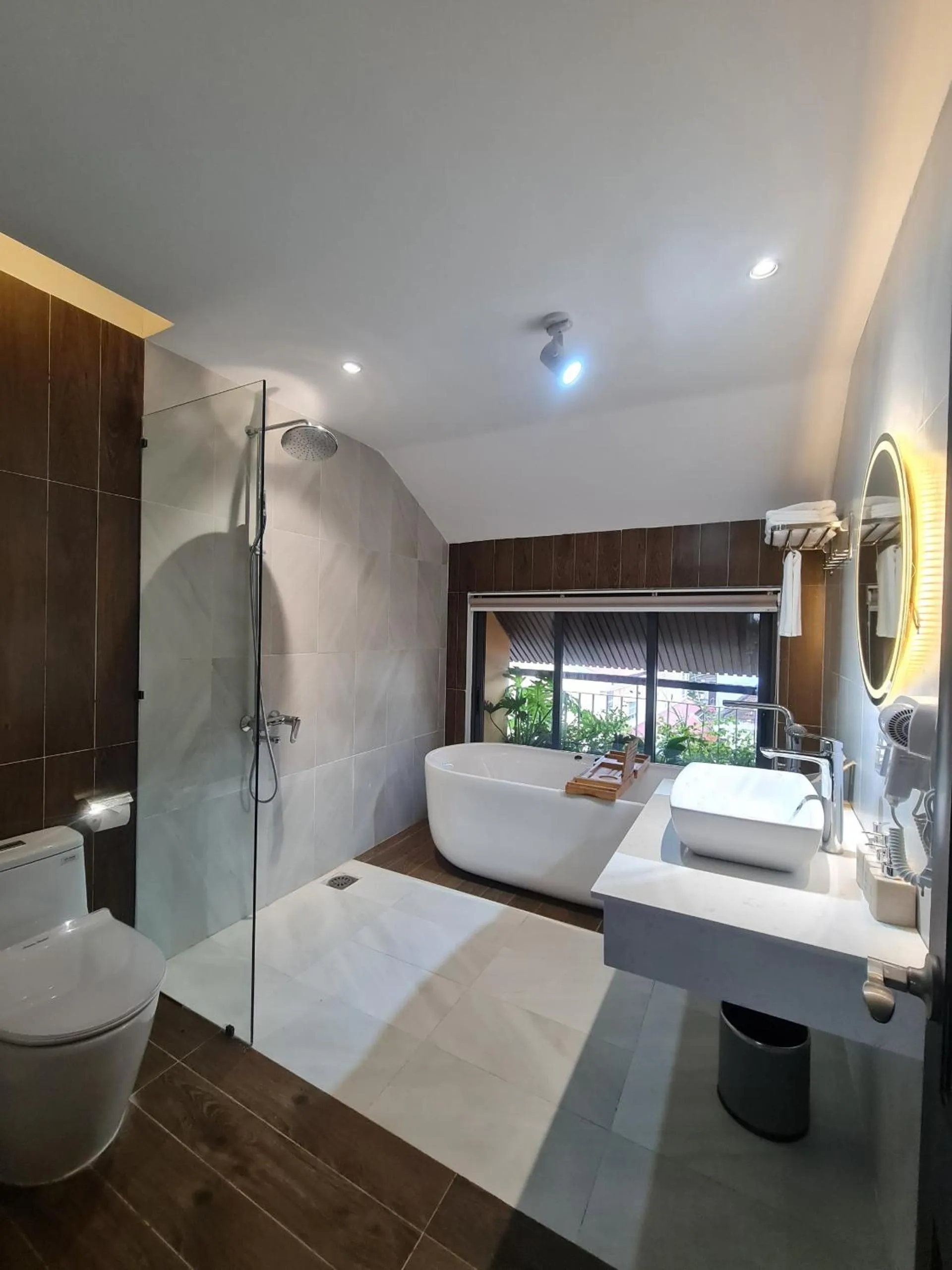 Shower in Hoianan Boutique Hotel