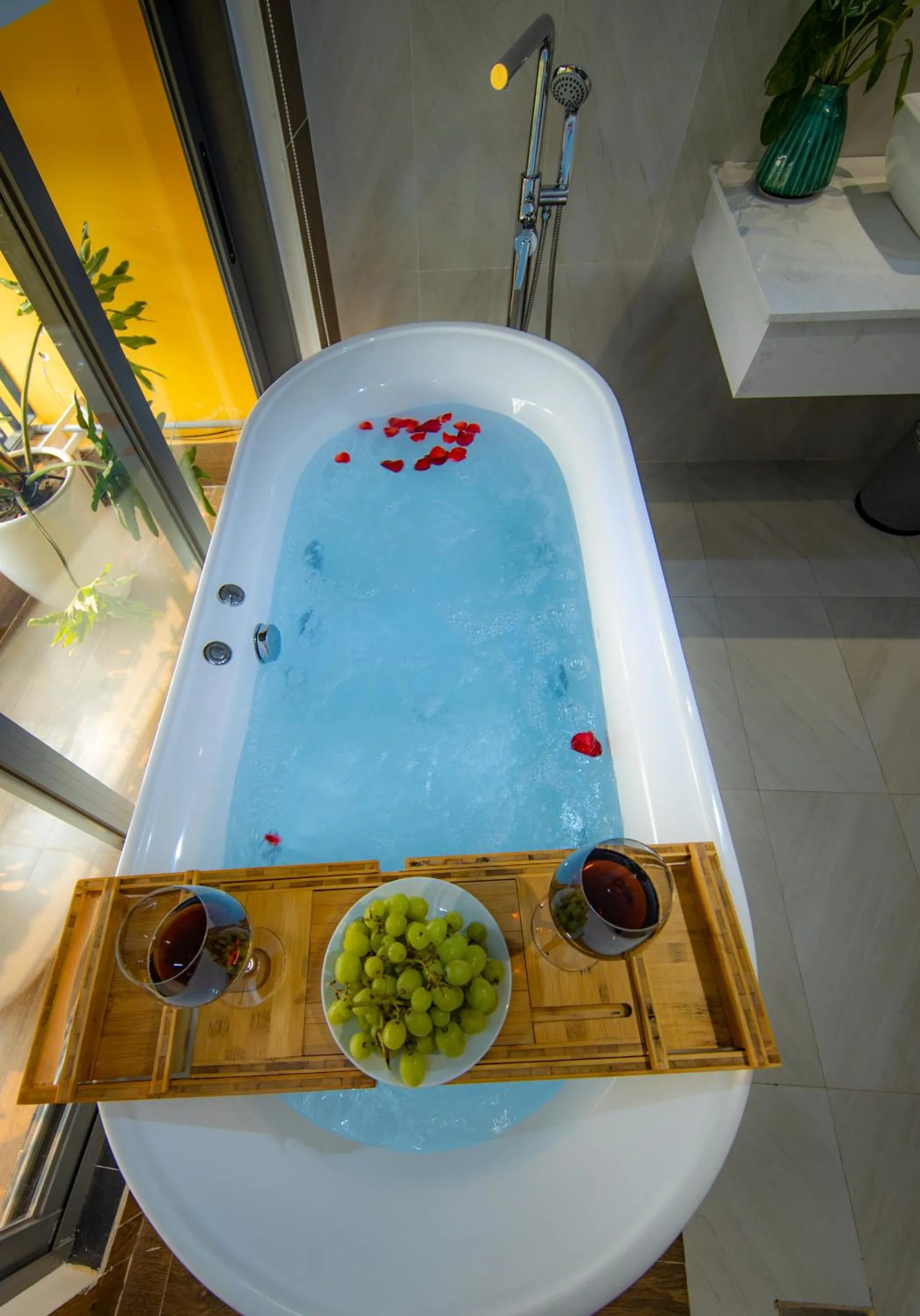 Shower in Hoianan Boutique Hotel