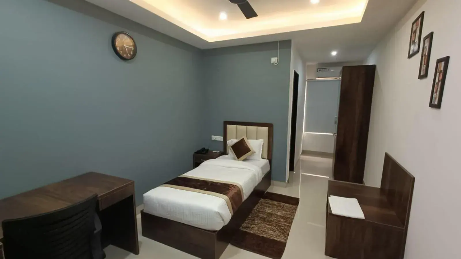 Deluxe Single Room in Hotel The Classic Verna Deluxe Single Room in Hotel The Classic Verna