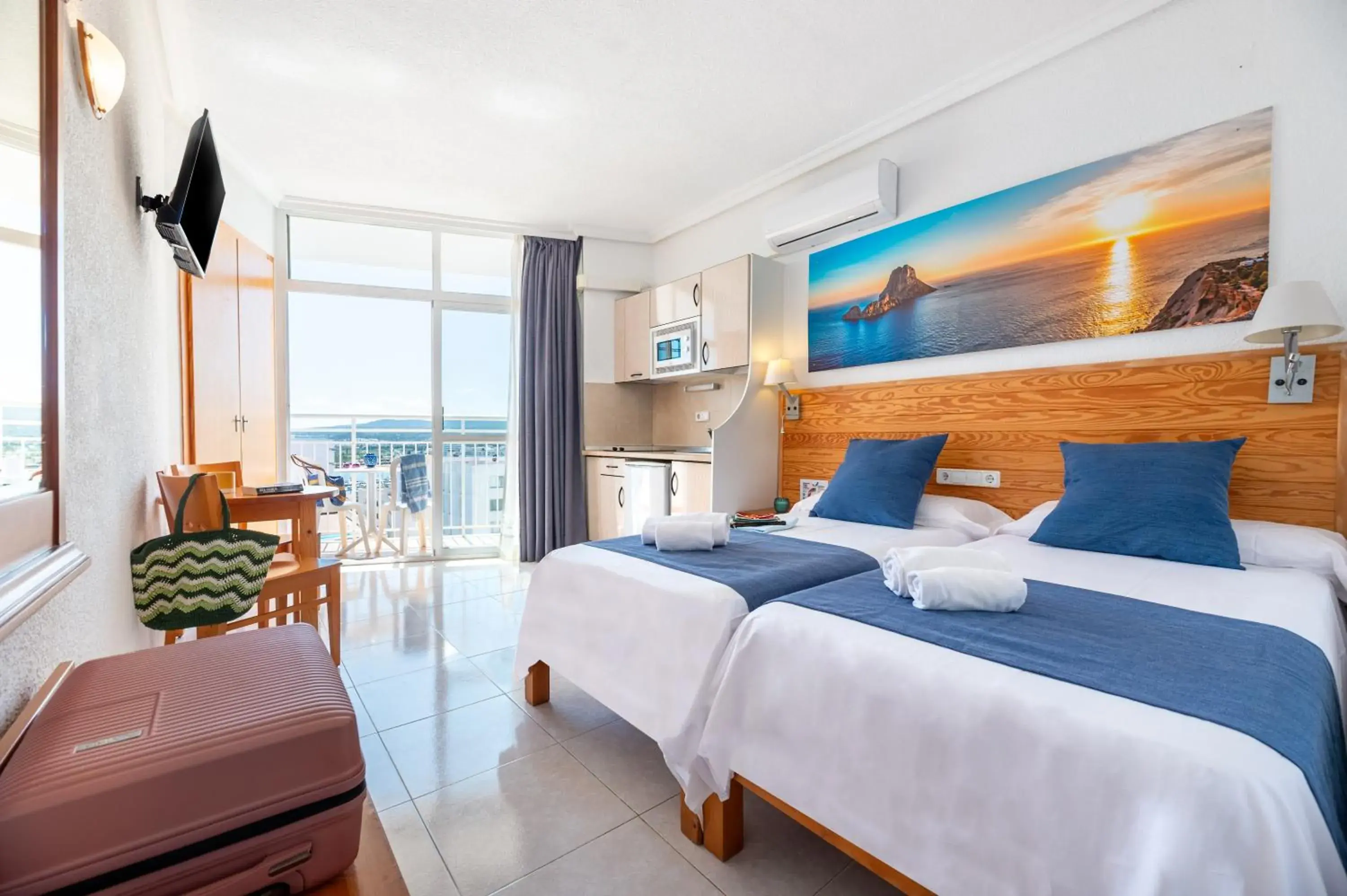 Photo of the whole room, Bed in Aparthotel Vibra Sanan - Adults only Photo of the whole room, Bed in Aparthotel Vibra Sanan - Adults only