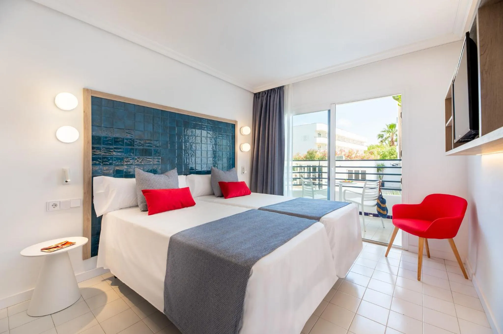 Photo of the whole room, Bed in Hotel Vibra Isola - Adults only