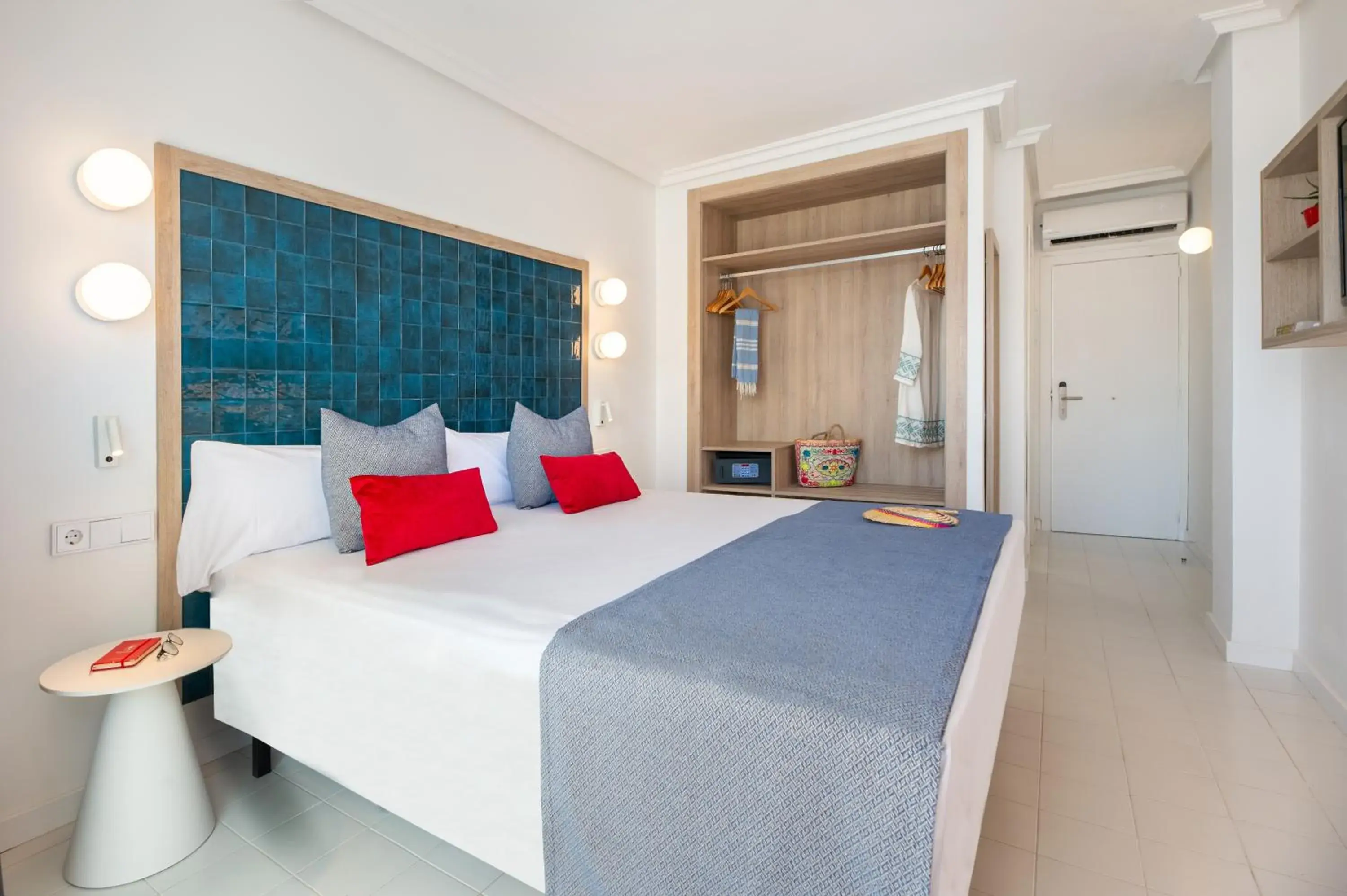 Photo of the whole room, Bed in Hotel Vibra Isola - Adults only Photo of the whole room, Bed in Hotel Vibra Isola - Adults only