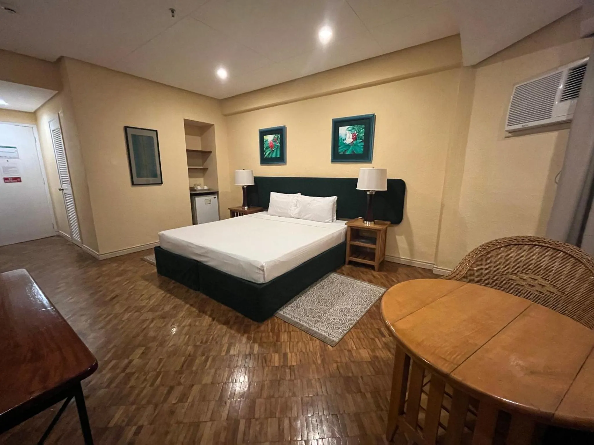 Photo of the whole room, Bed in Coco Grande Hotel