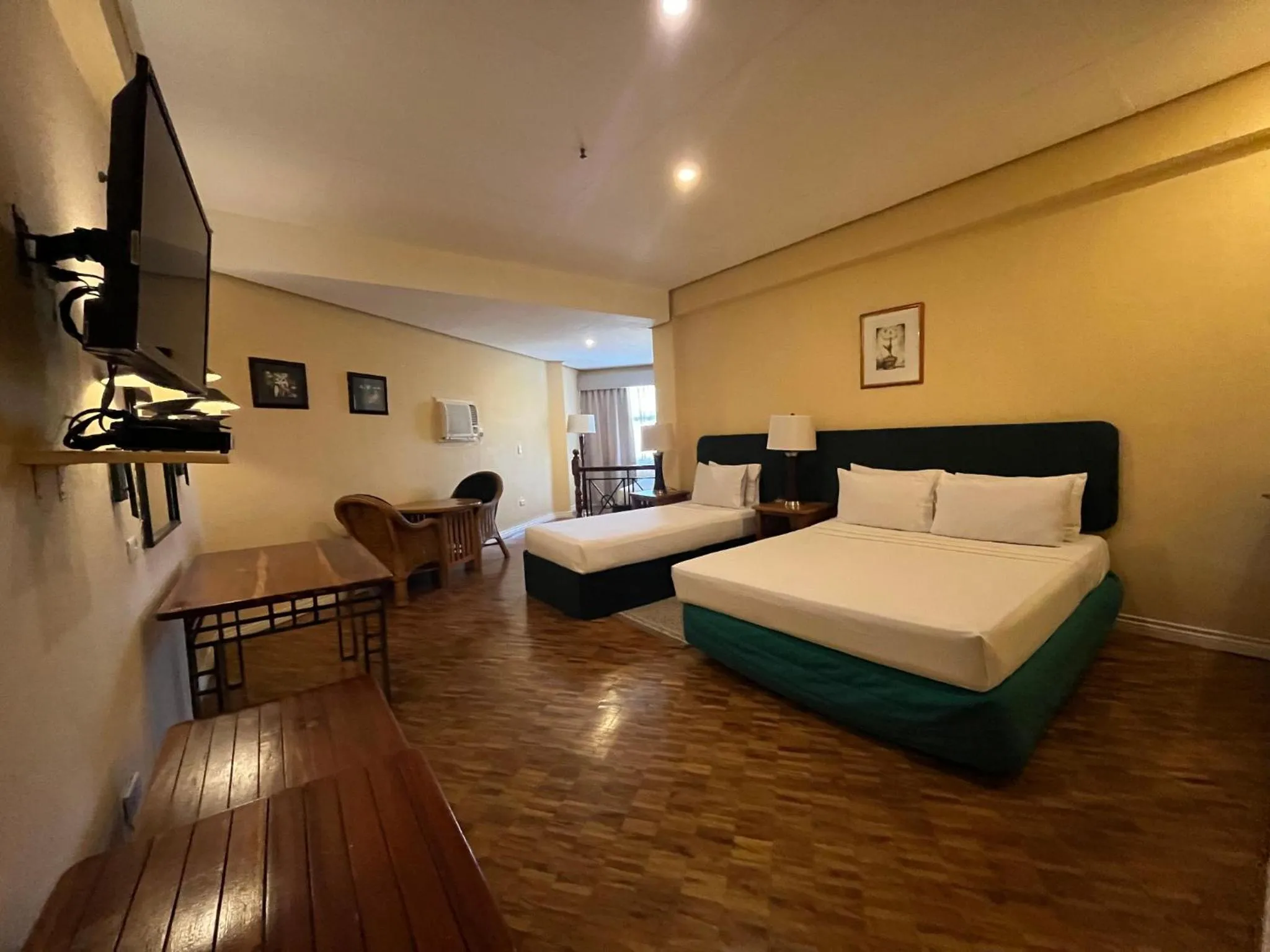 Photo of the whole room, Bed in Coco Grande Hotel