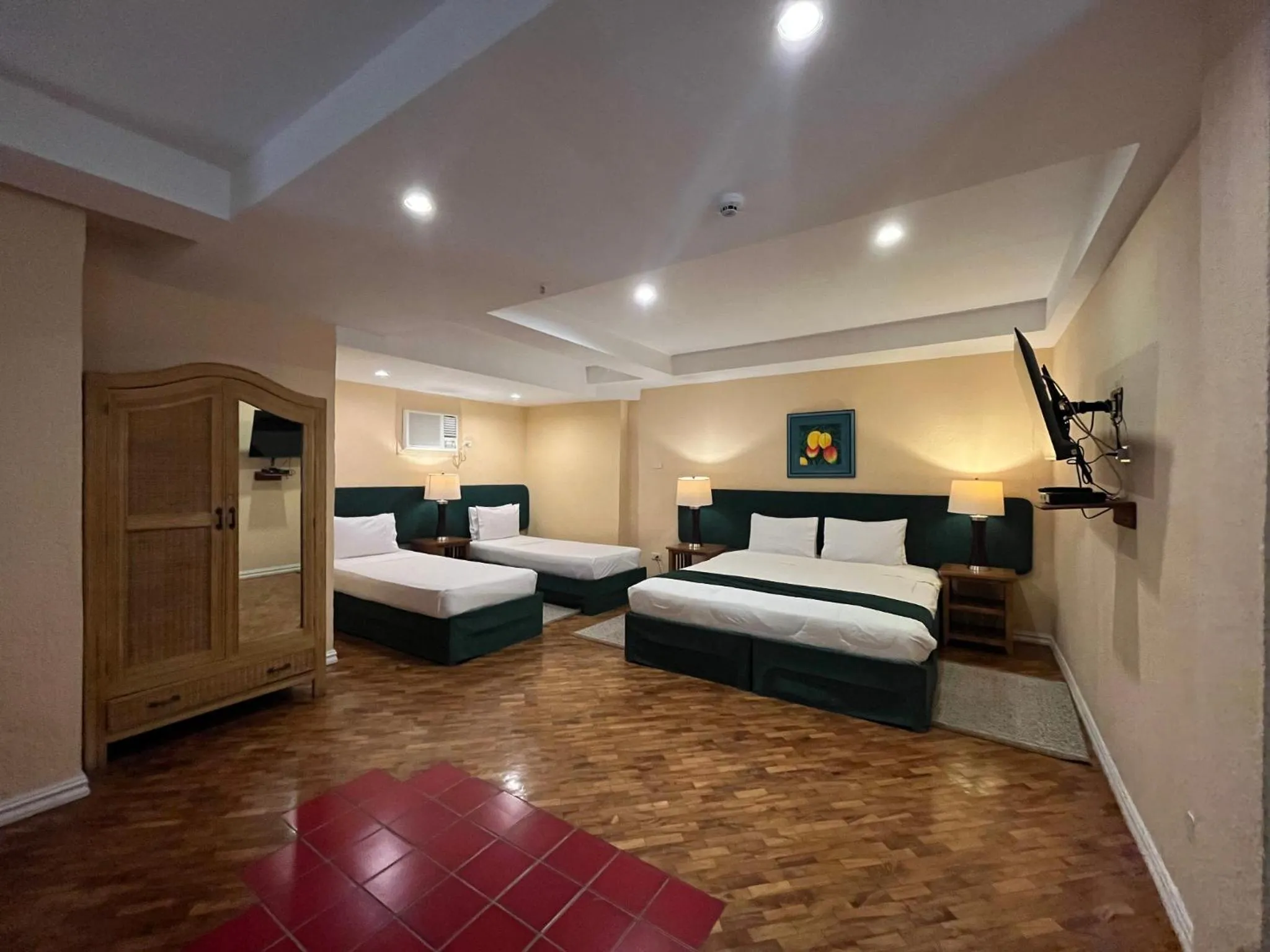 Photo of the whole room, Bed in Coco Grande Hotel
