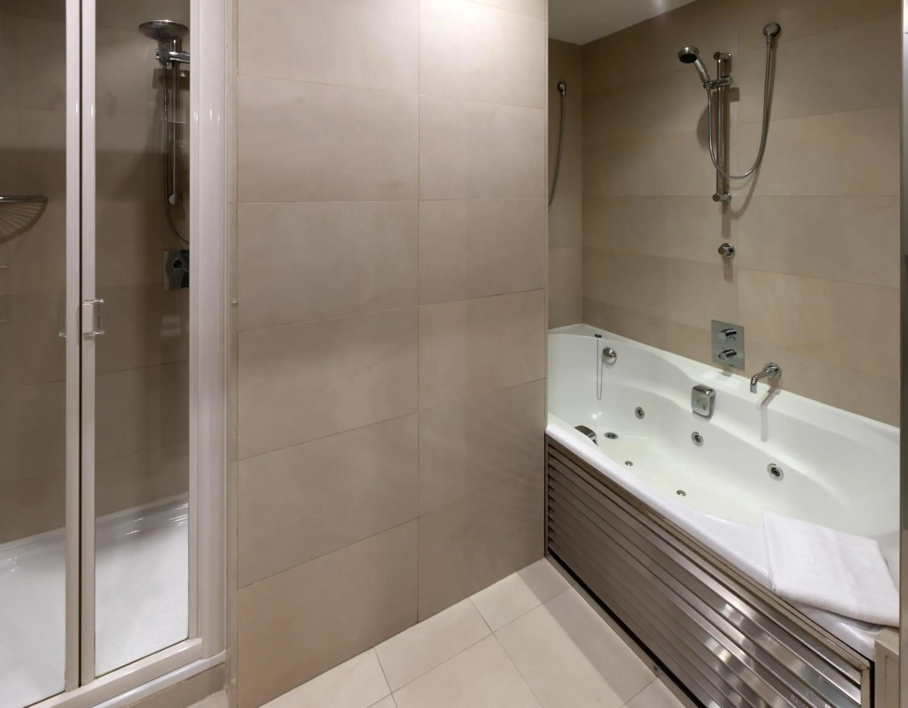 Bathroom in NH Collection Sevilla Bathroom in NH Collection Sevilla