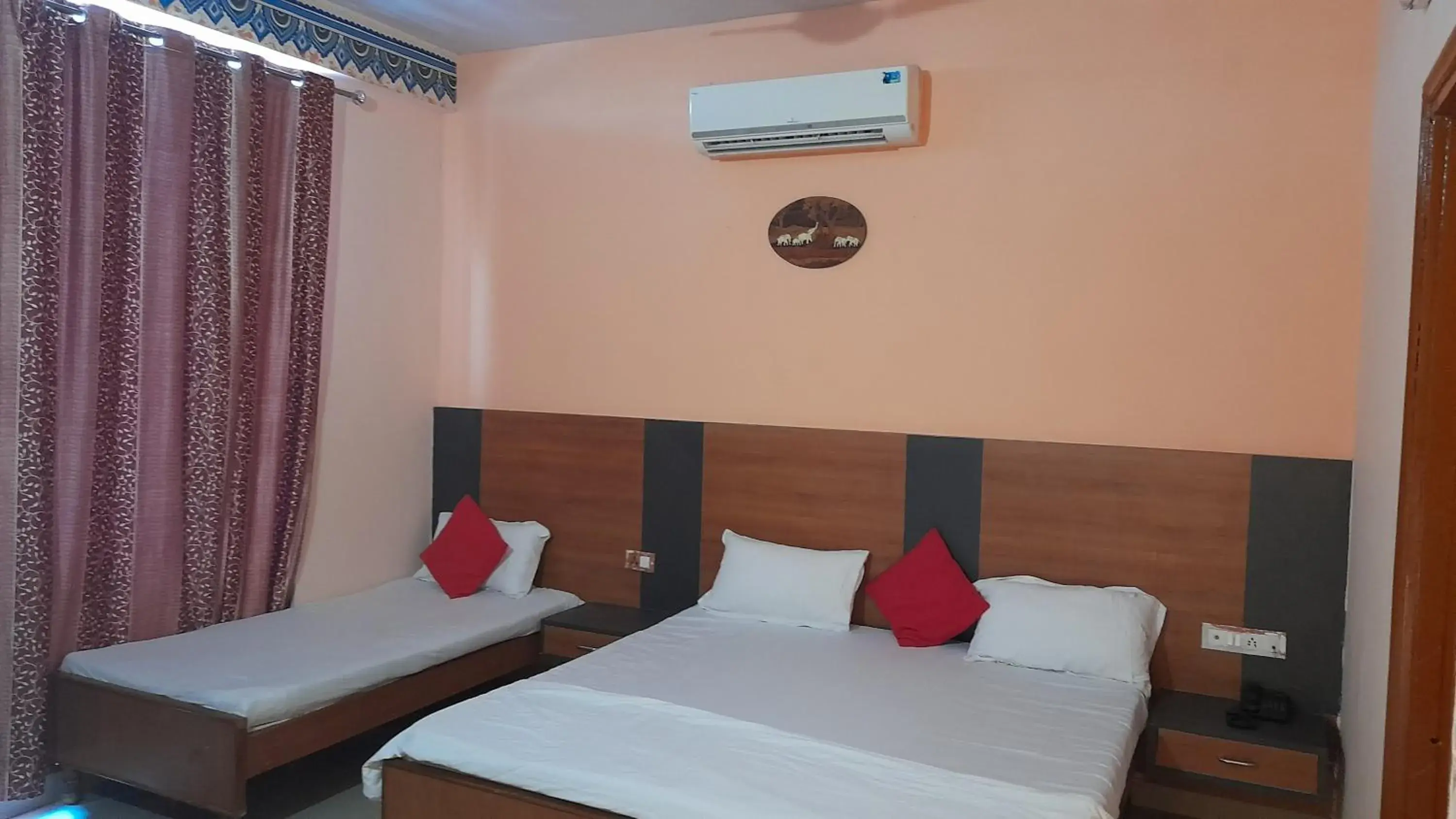 Luxury Triple Room in Hotel Braj Haveli Luxury Triple Room in Hotel Braj Haveli