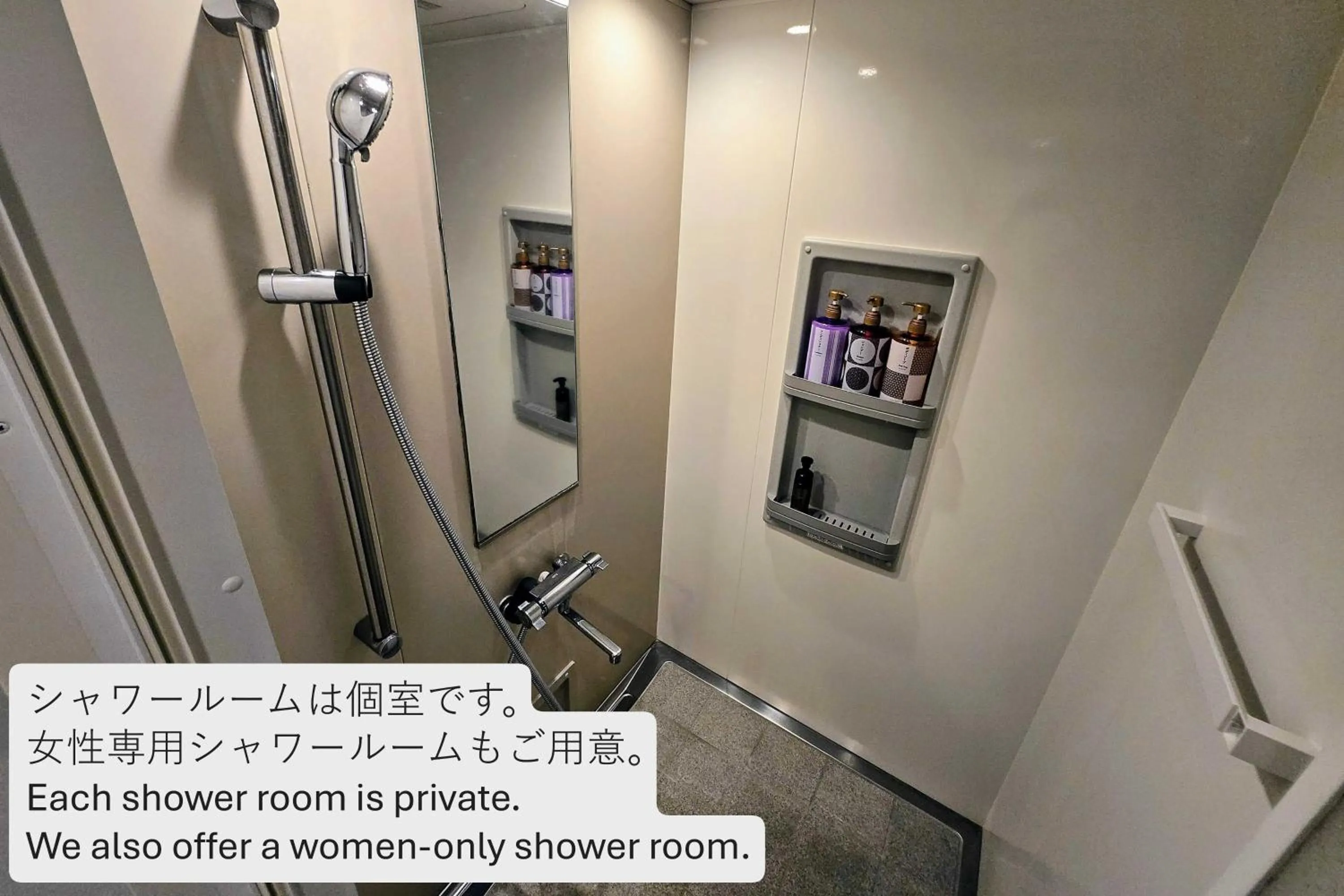 Shower in Hotel Gee Haive