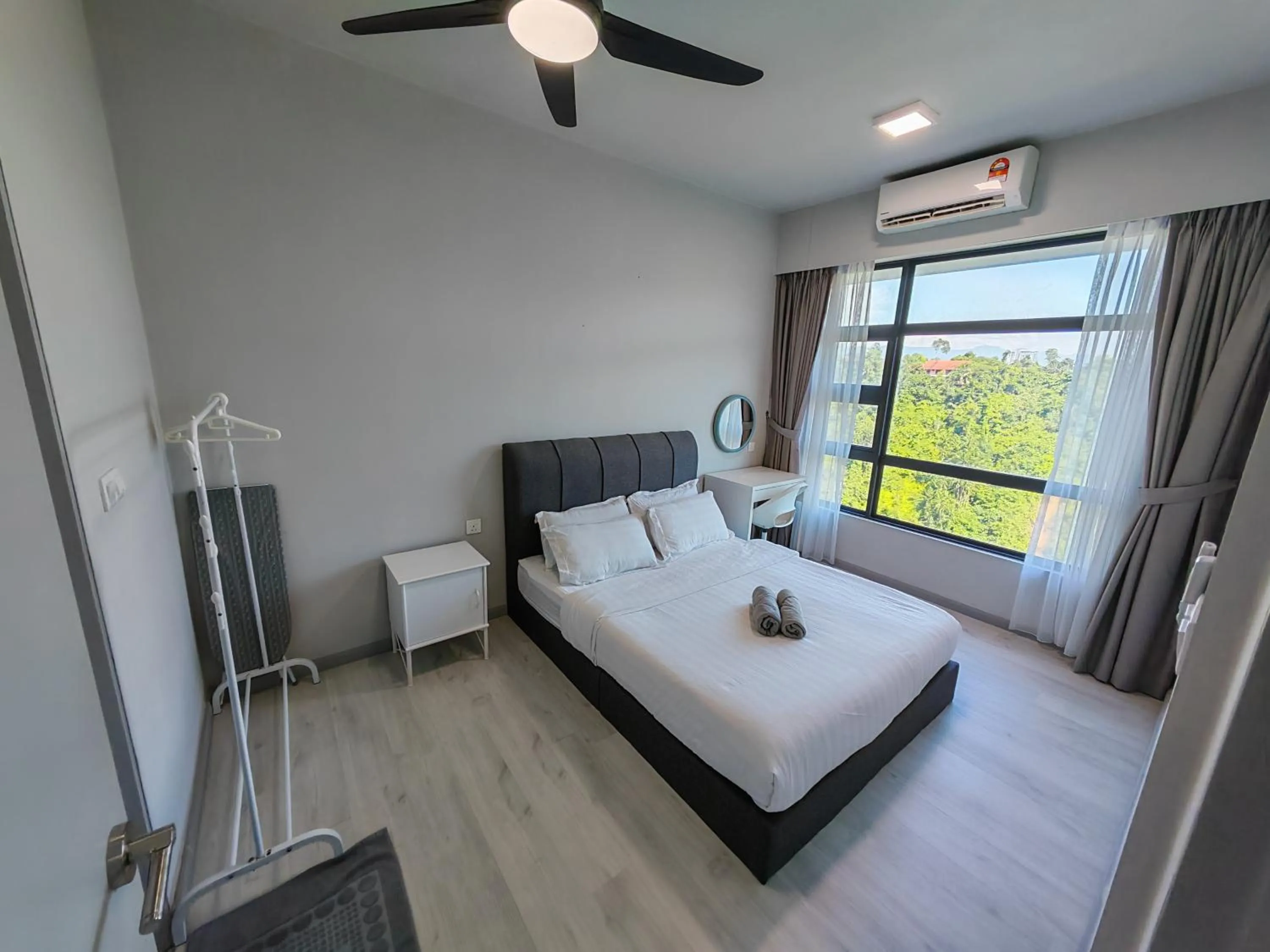 Bed in Luca Suites - Jesselton Quay