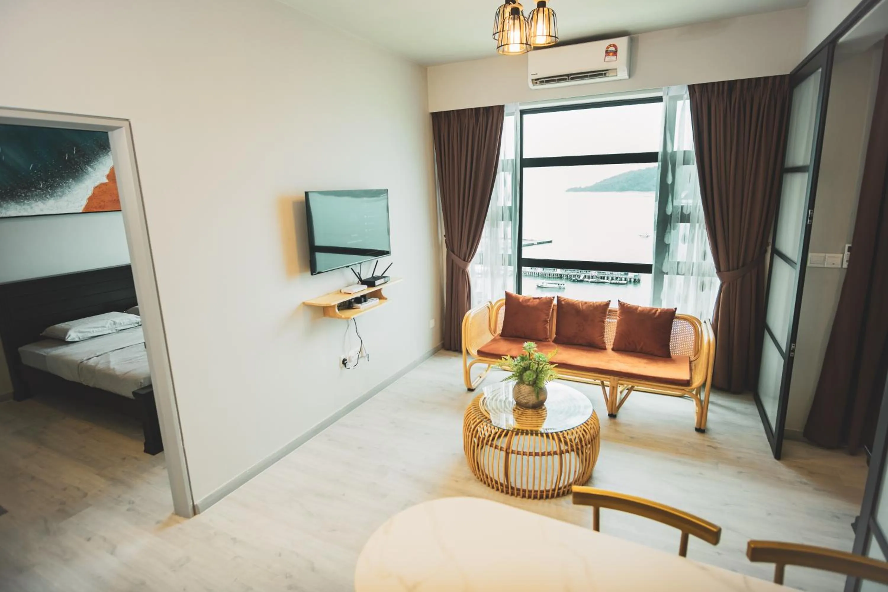 Bed in TF Sunset Ocean View Homestay - Jesselton Quay