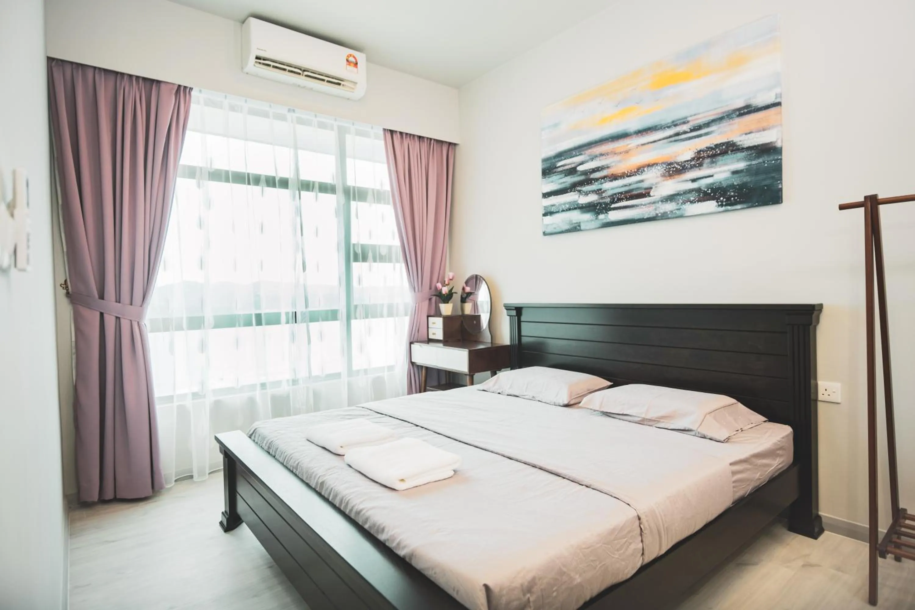 Bed in TF Sunset Ocean View Homestay - Jesselton Quay