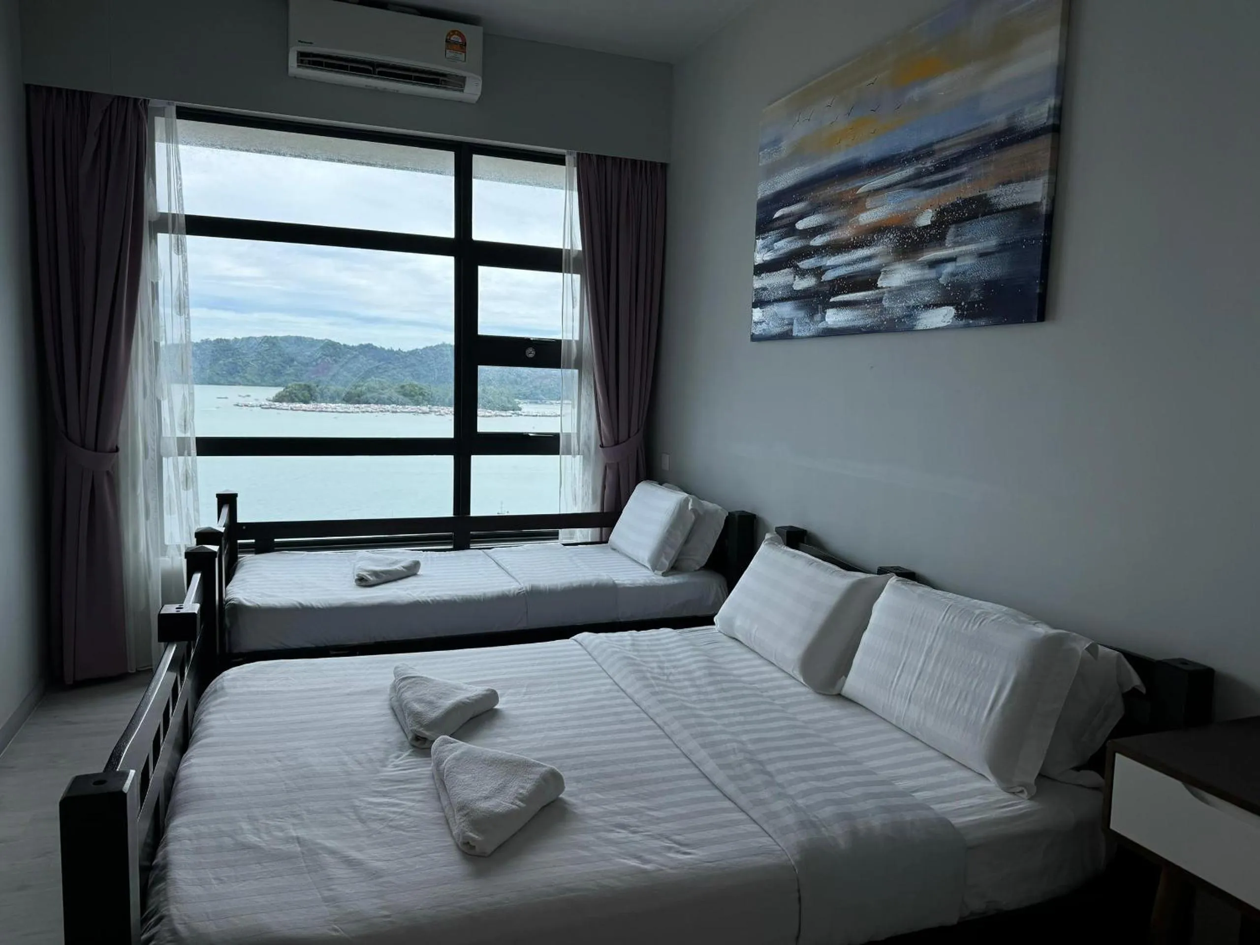 Bed in TF Sunset Ocean View Homestay - Jesselton Quay