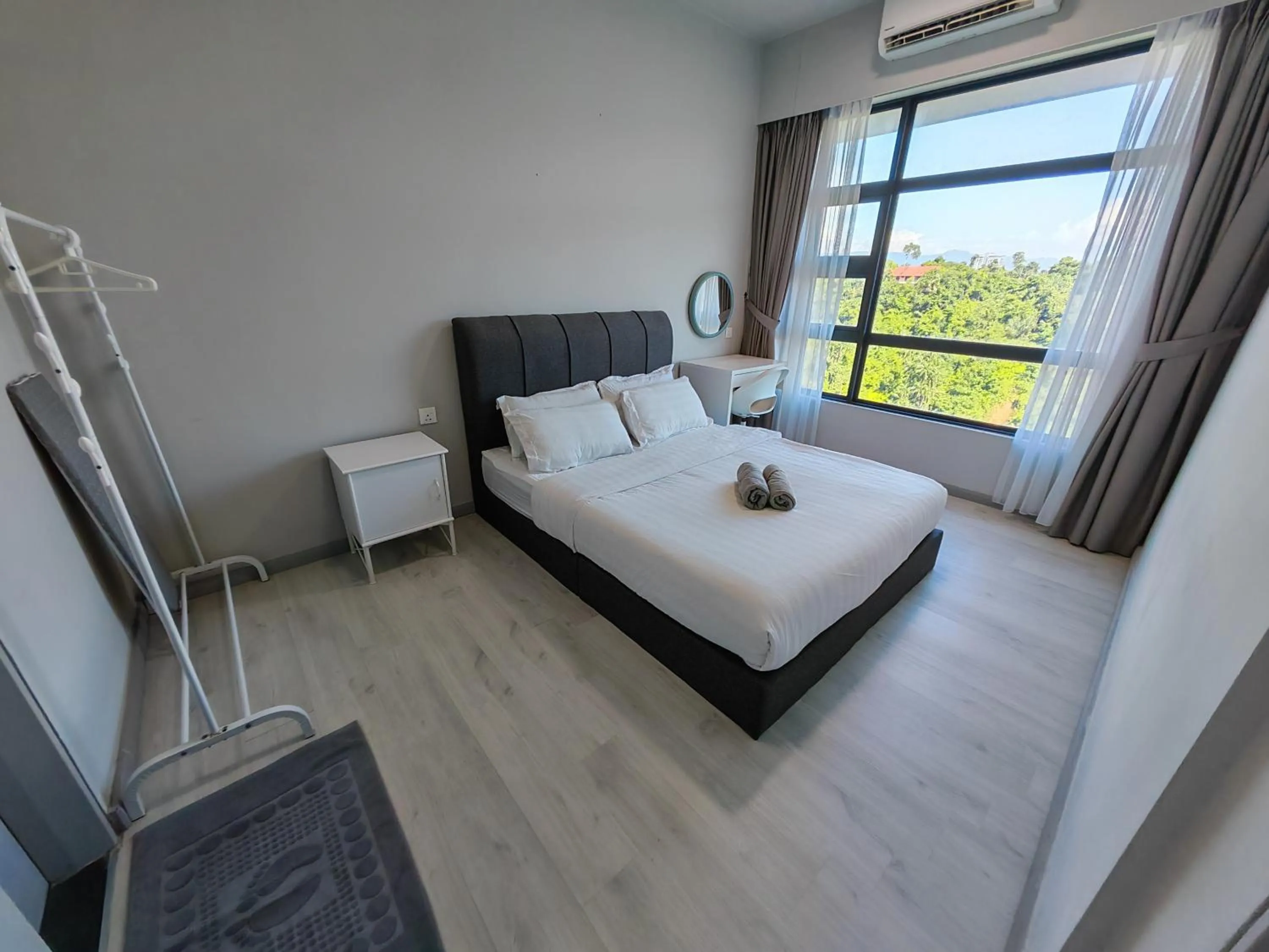 Bed in Luca Suites - Jesselton Quay