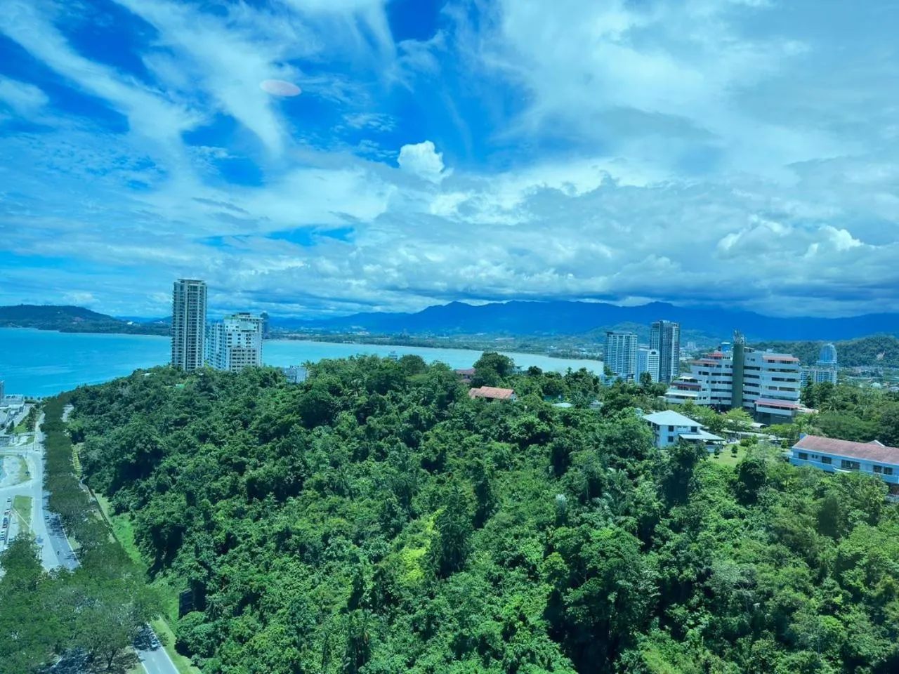 Mountain view in TF Sunset Ocean View Homestay - Jesselton Quay