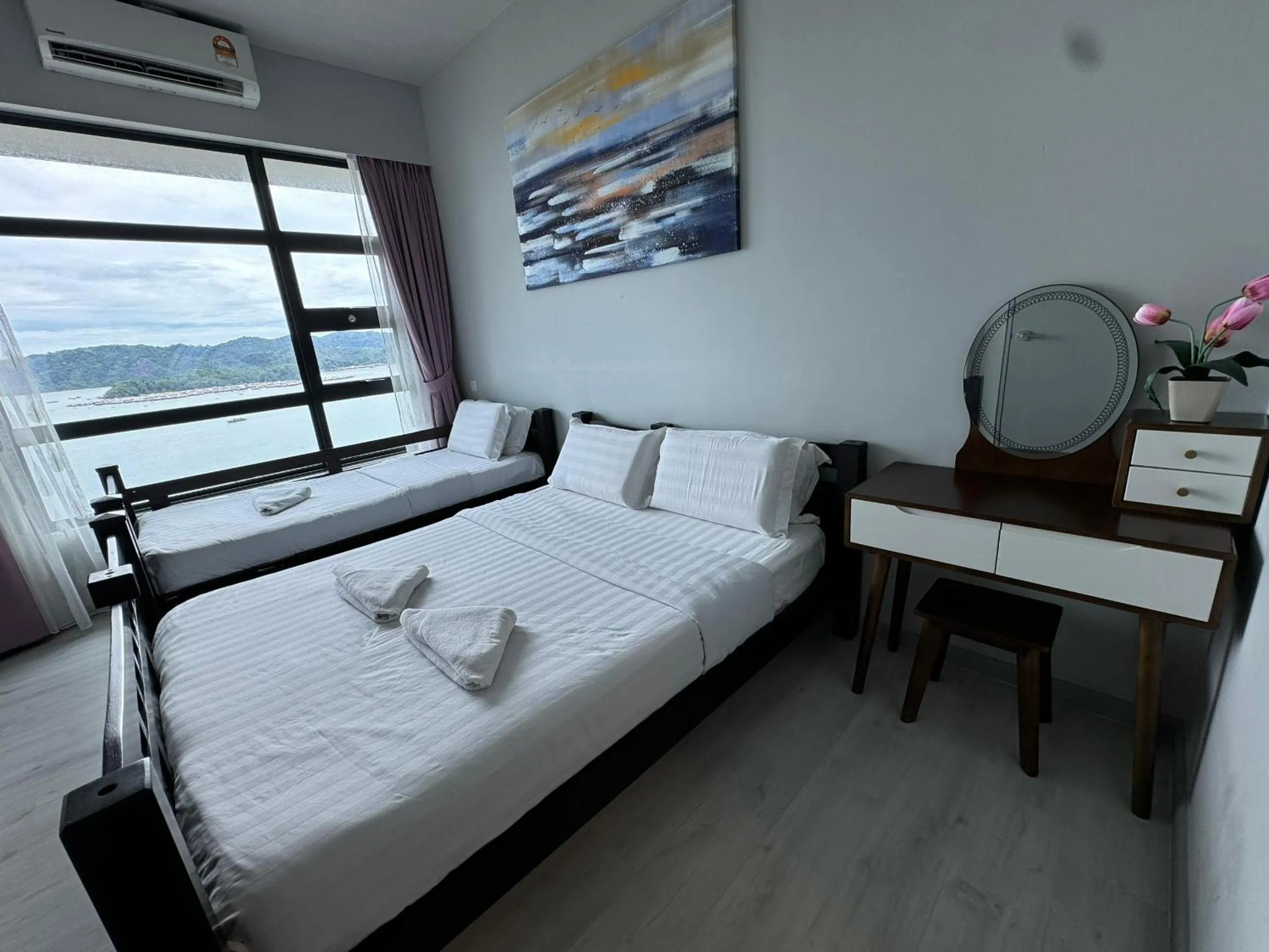 Bed in TF Sunset Ocean View Homestay - Jesselton Quay