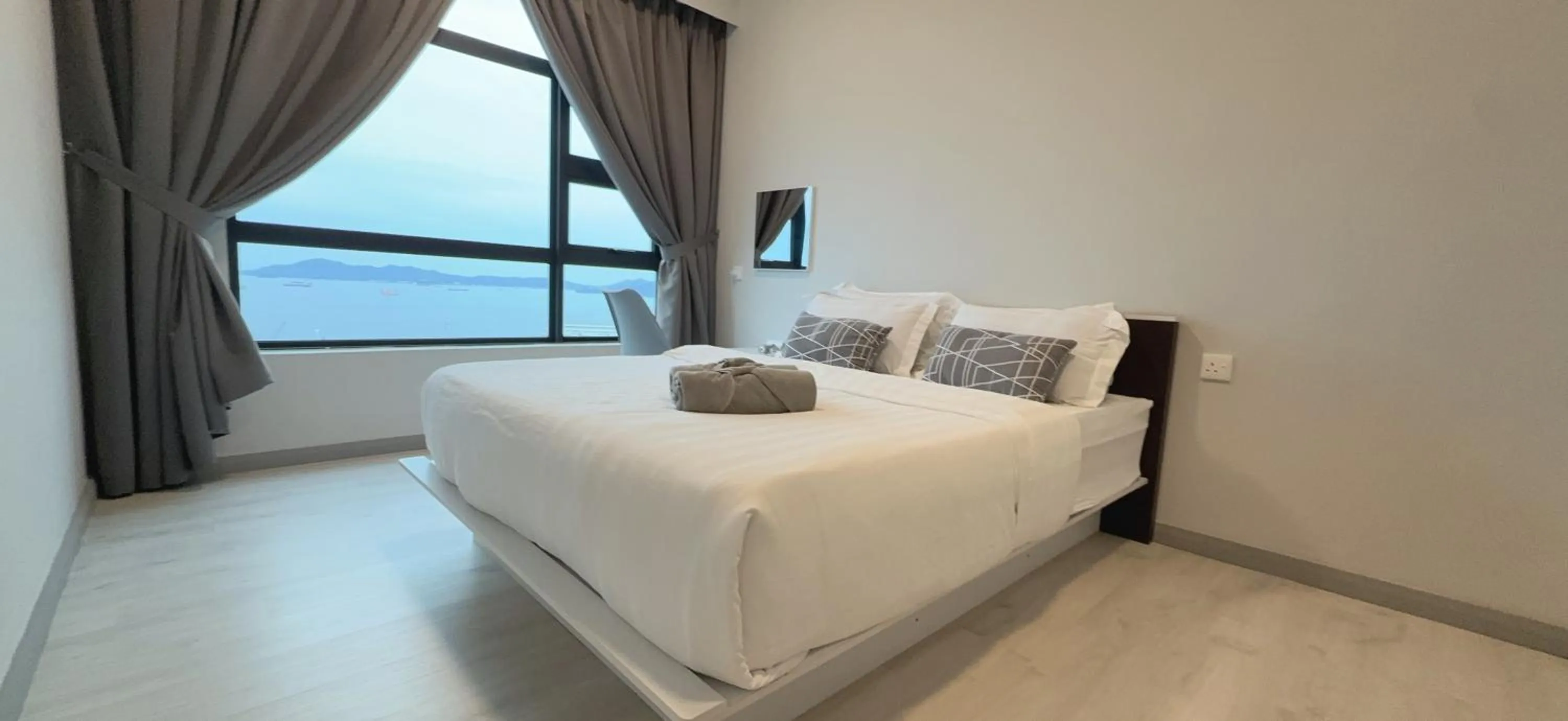 Bed in Luca Suites - Jesselton Quay