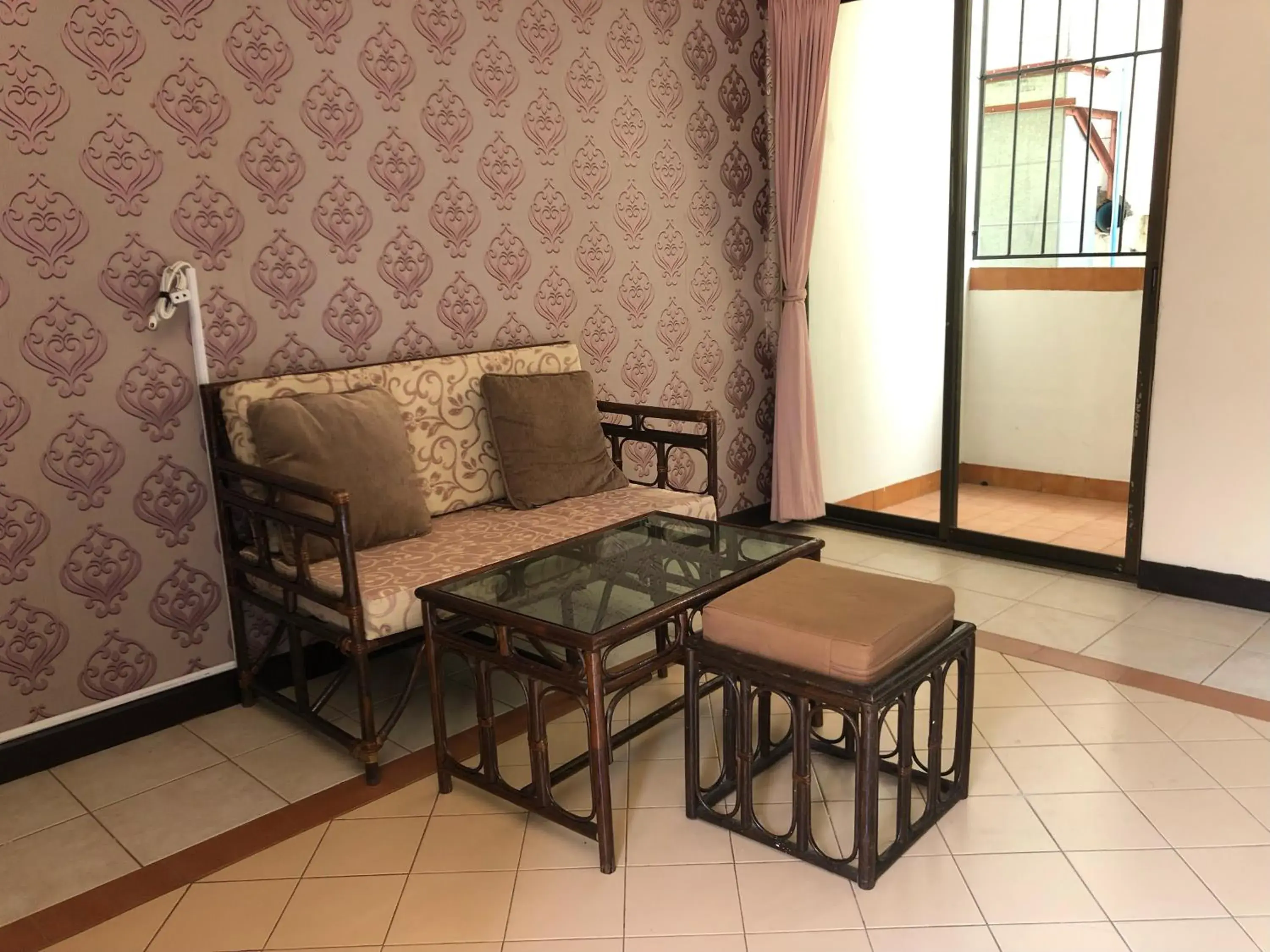 Sutus Court 7 Sutus Court 7