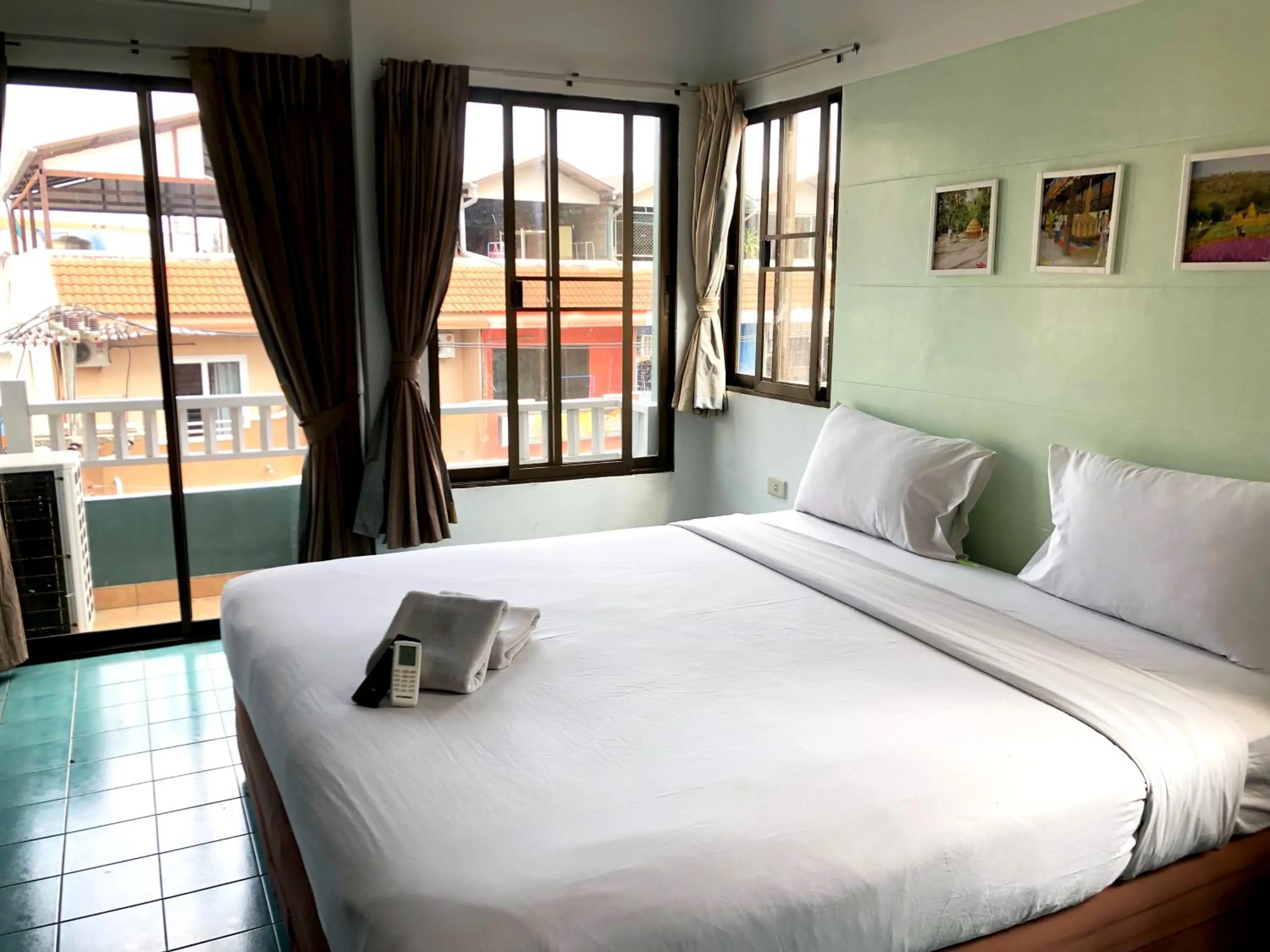 Bed in Sutus Court 7