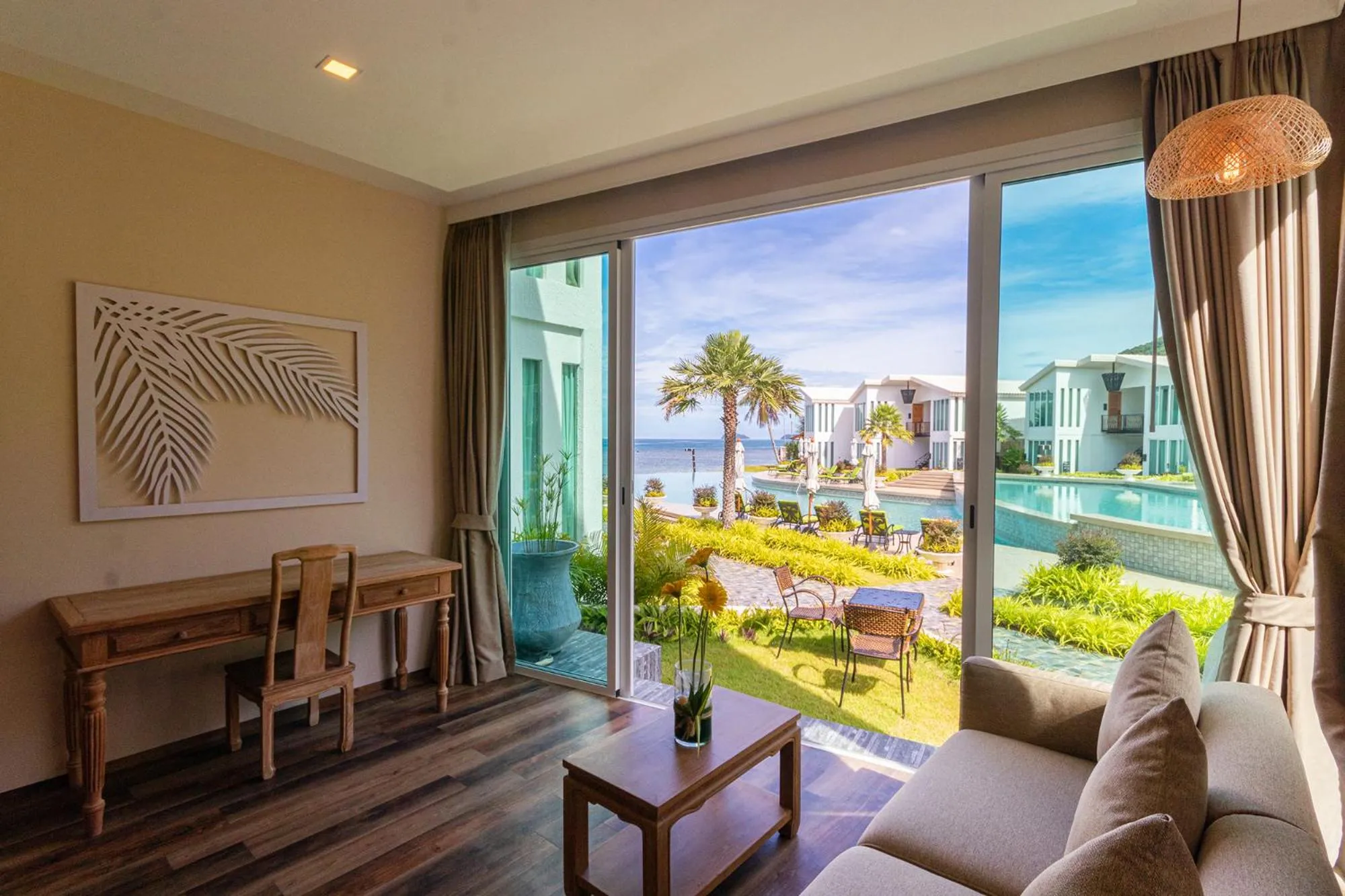 Living room in Vannee Golden Sands Beachfront Resort