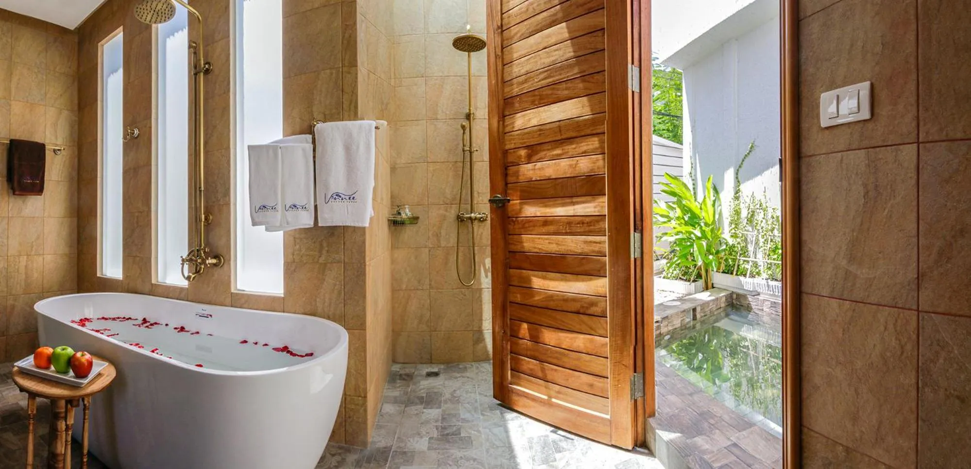 Bath in Vannee Golden Sands Beachfront Resort