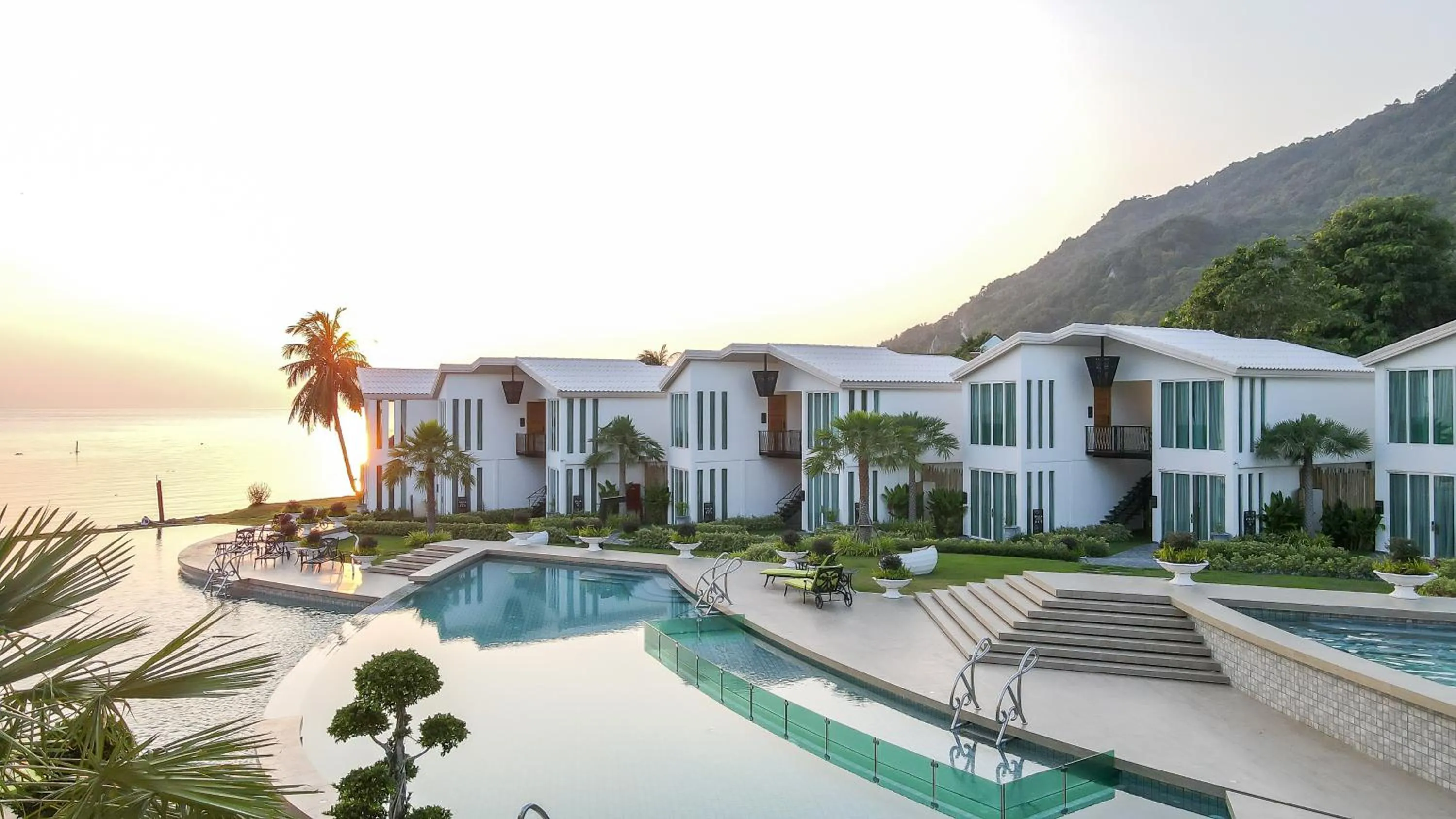 Property building in Vannee Golden Sands Beachfront Resort