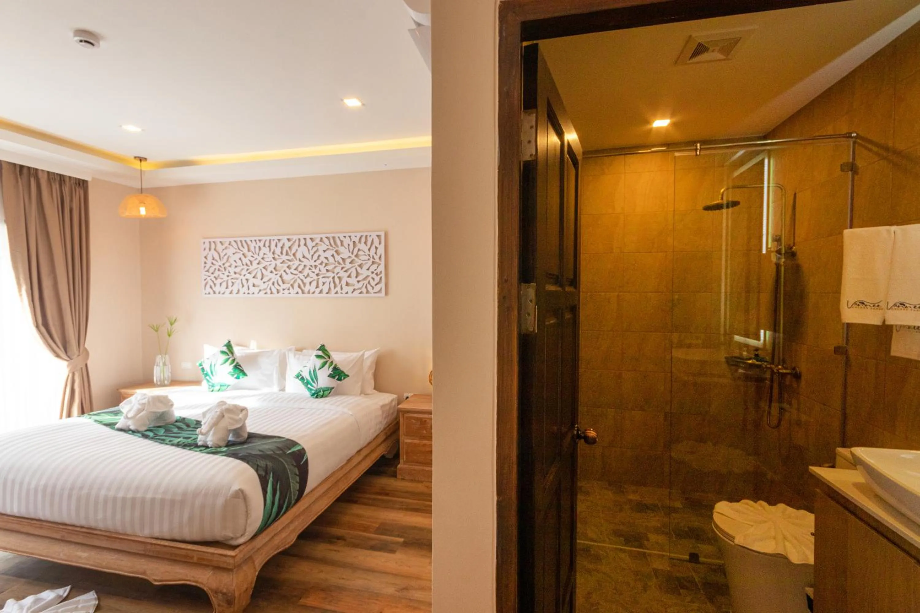 Bathroom, Bed in Vannee Golden Sands Beachfront Resort