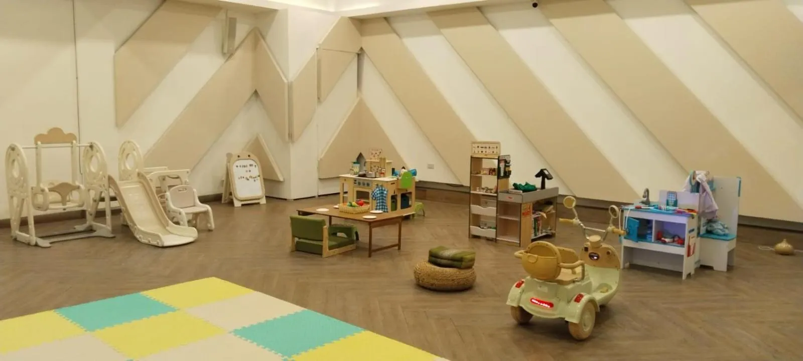 Kids's club in Vannee Golden Sands Beachfront Resort