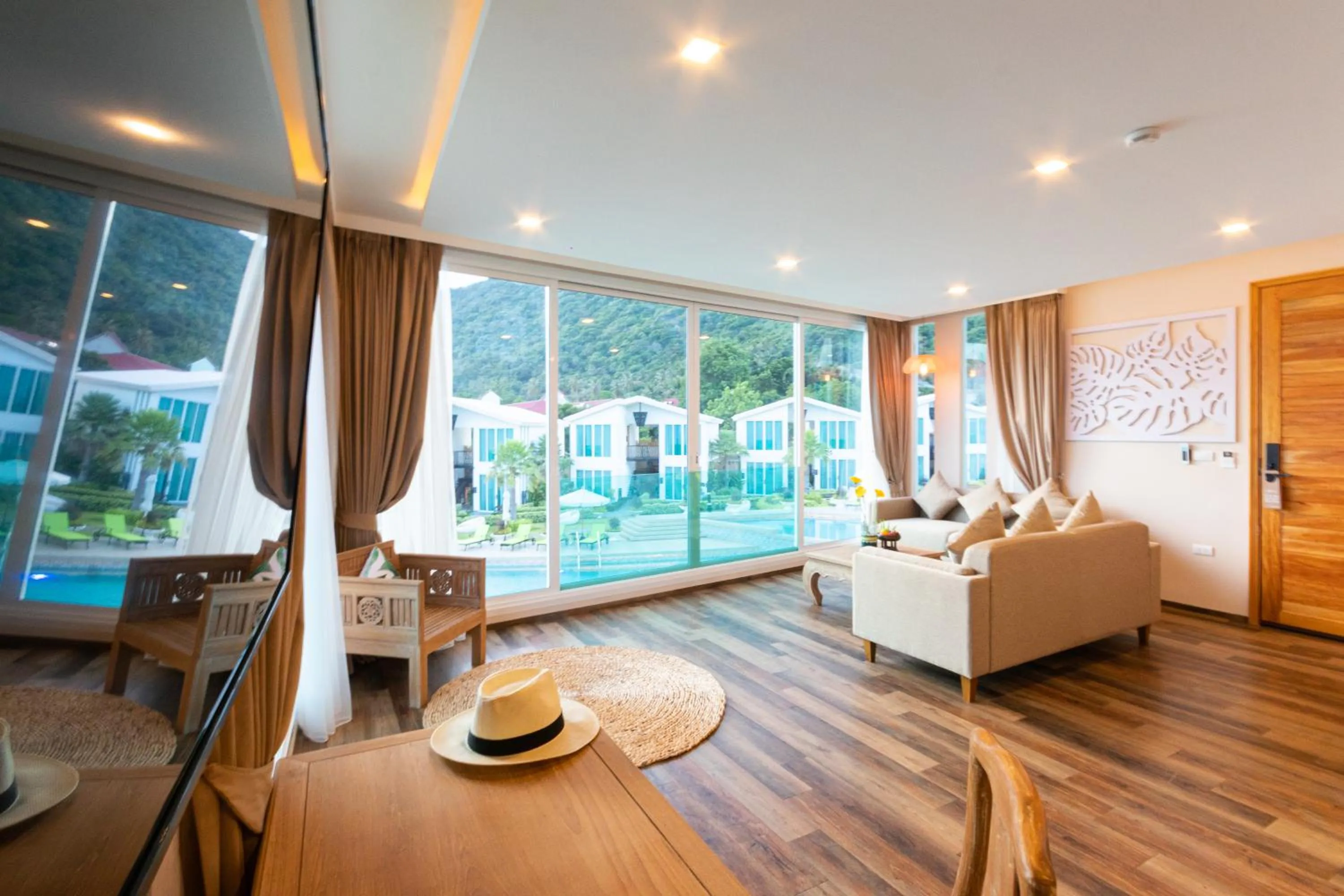 Living room in Vannee Golden Sands Beachfront Resort