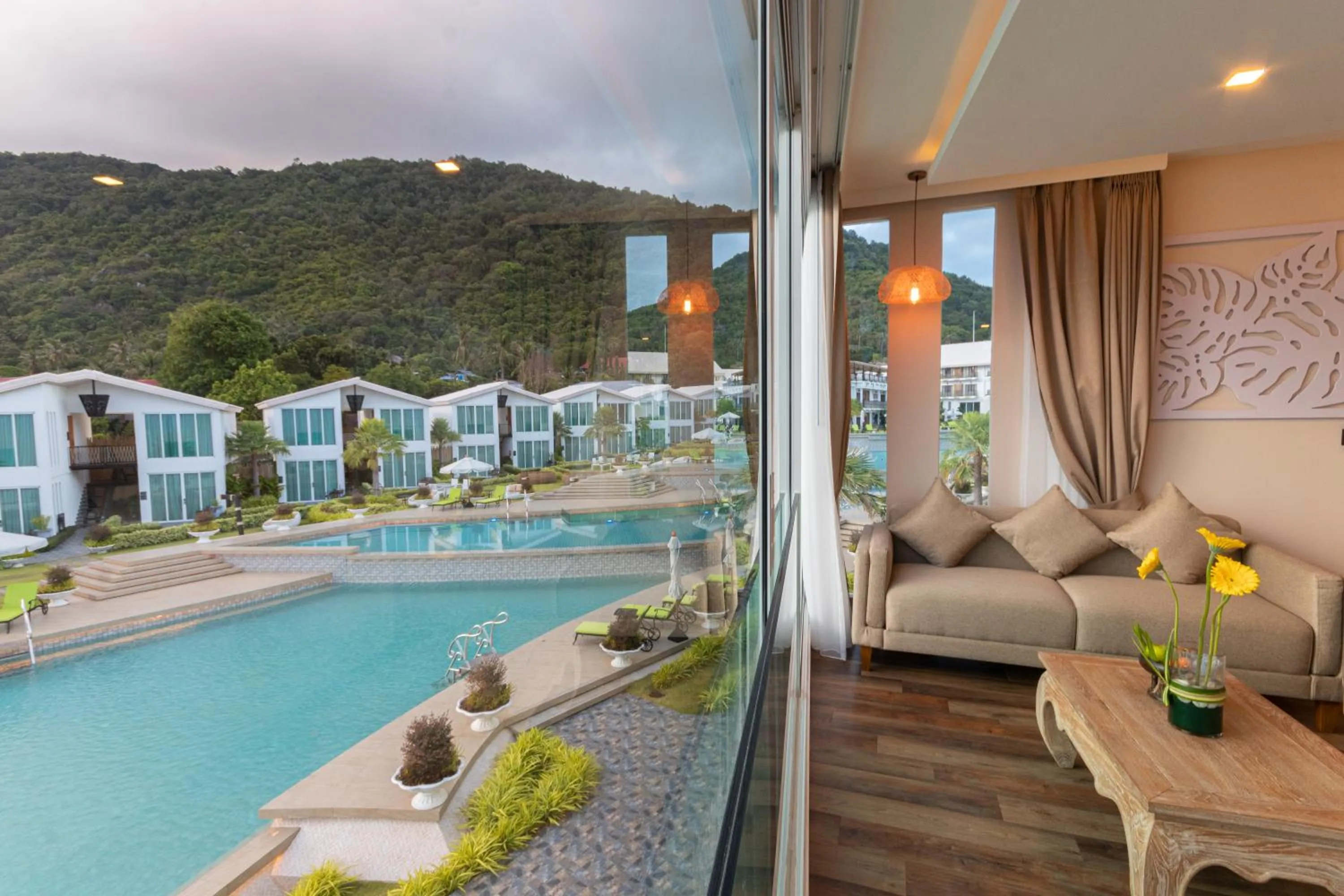 Mountain view in Vannee Golden Sands Beachfront Resort